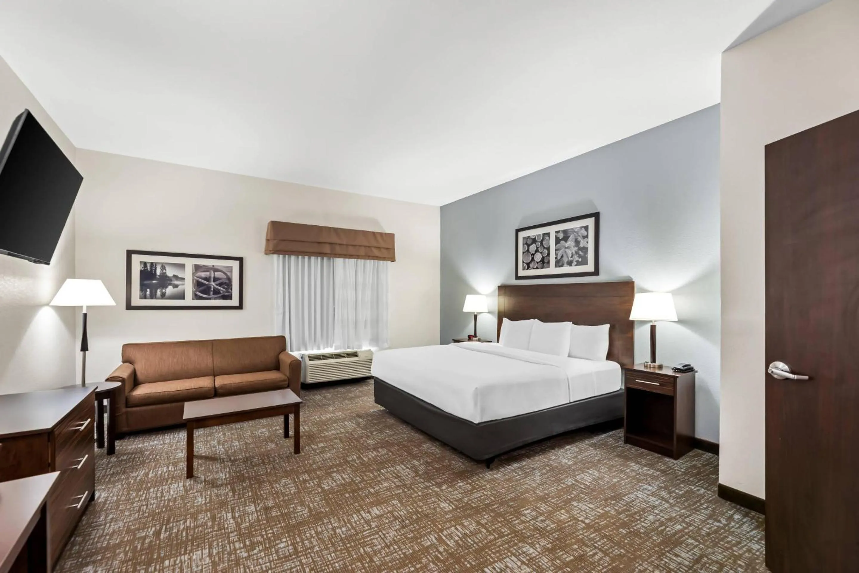 Bedroom, Bed in MainStay Suites Lufkin