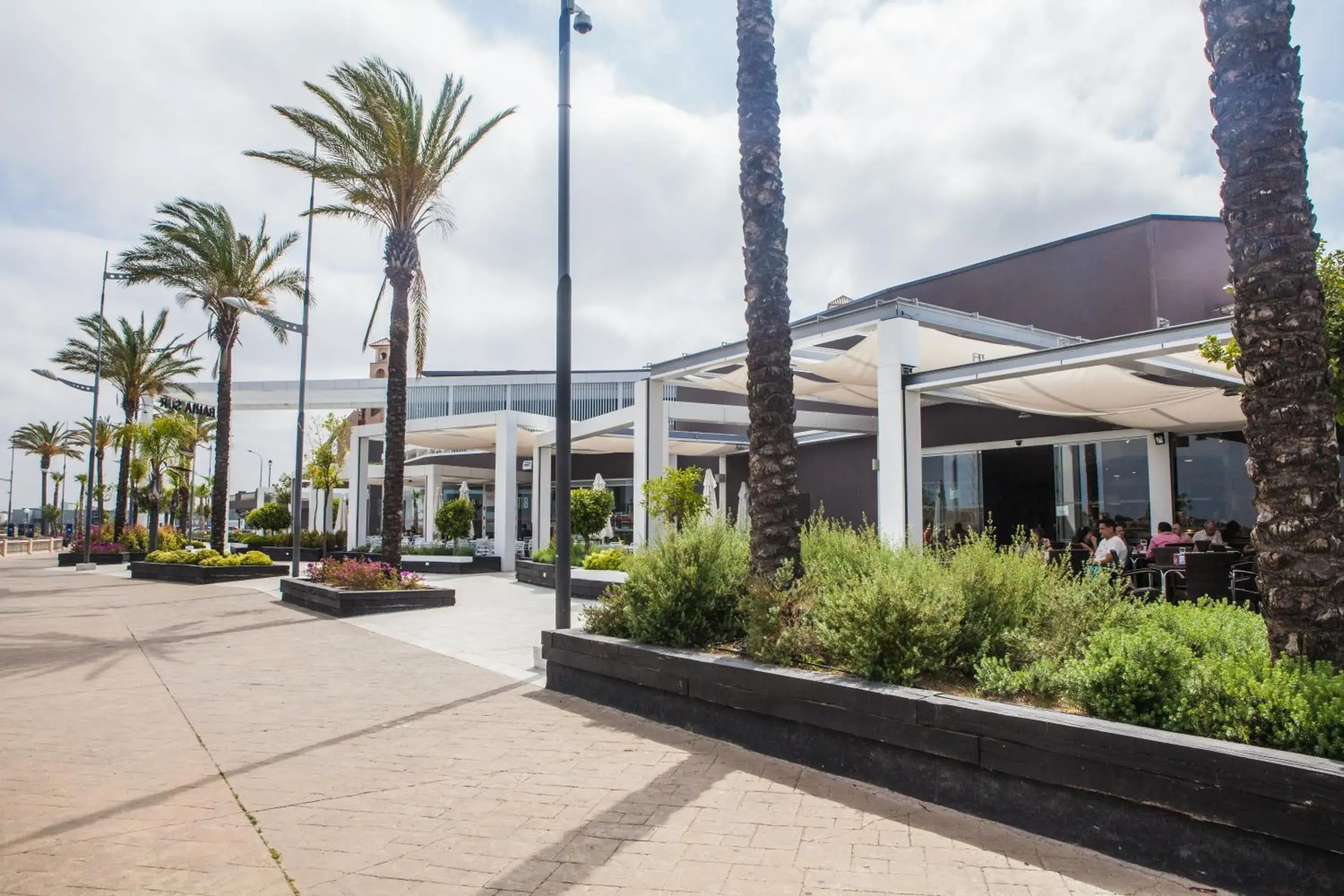 Property building in Estudios Turísticos Bahia Sur Property building in Estudios Turísticos Bahia Sur