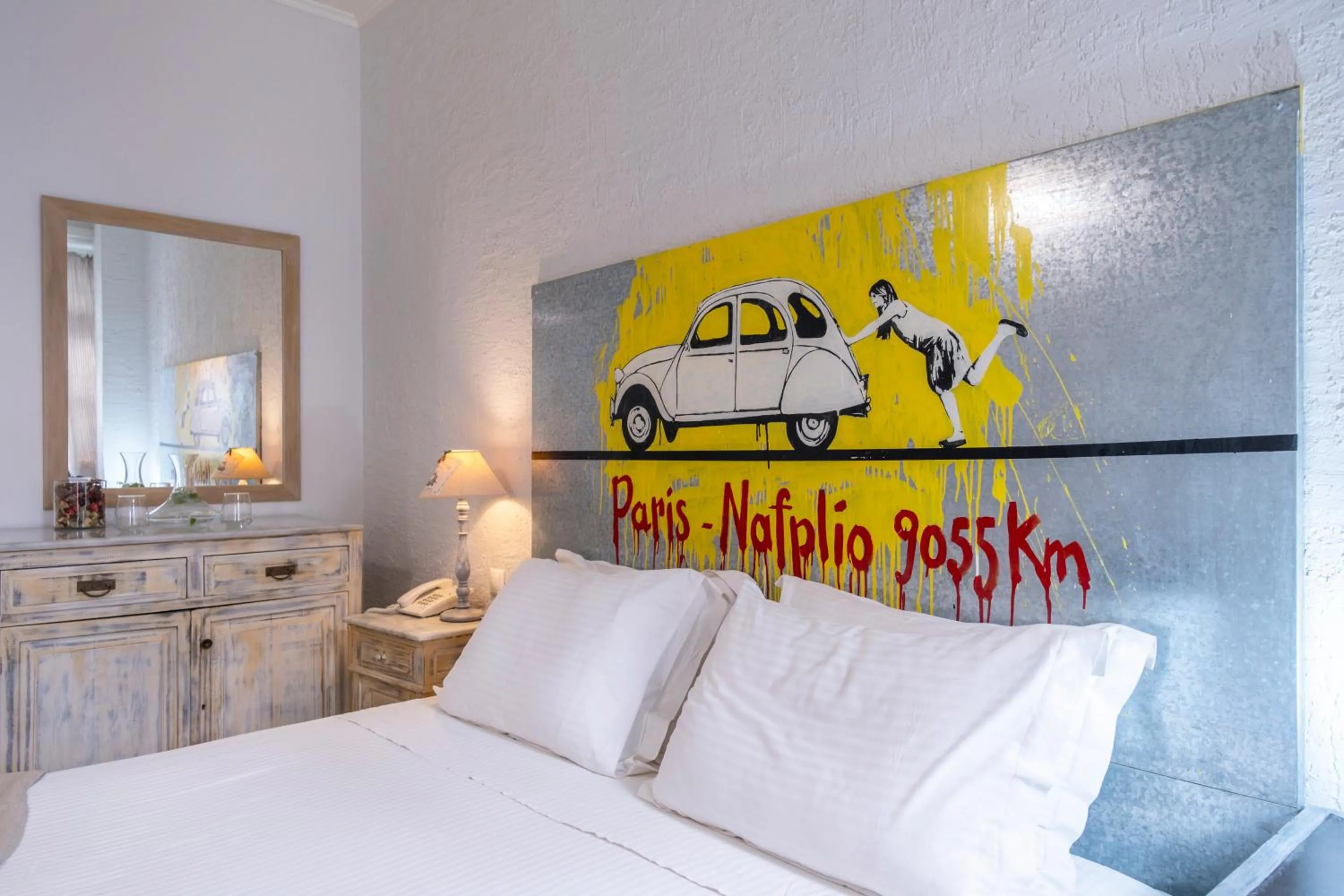 Bed in Amymone and Adiandi