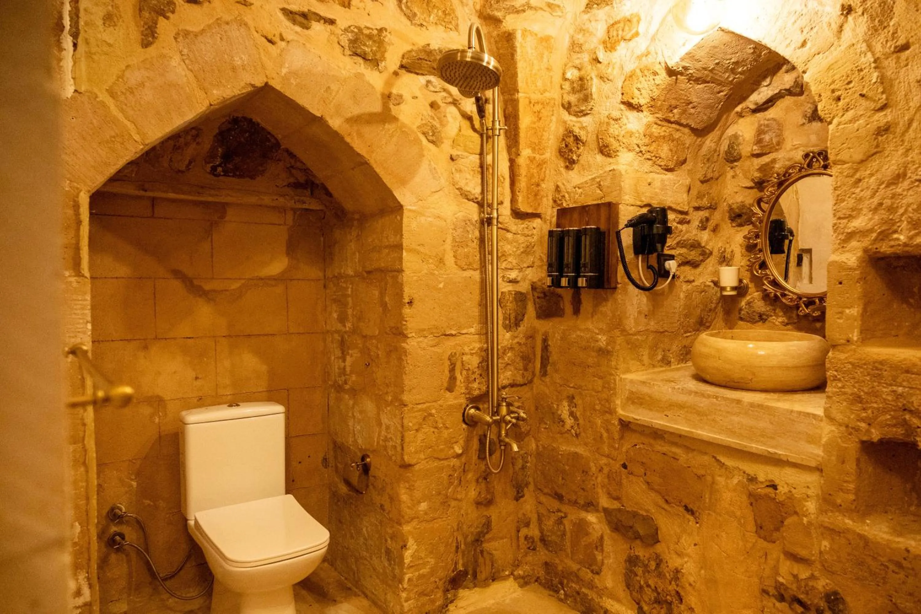 Toilet in Marinut Konağı