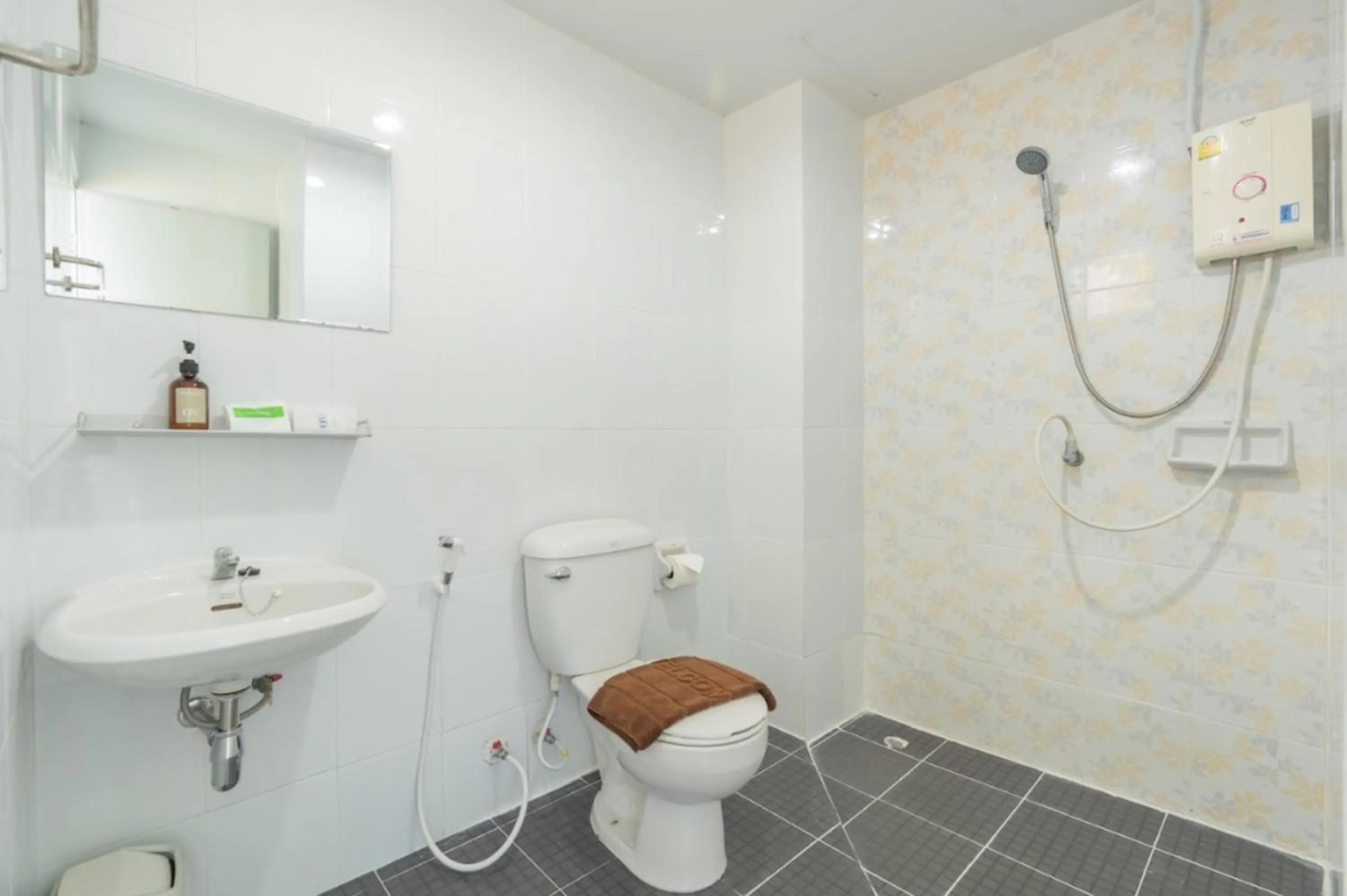 Shower in One Residence Navanakorn