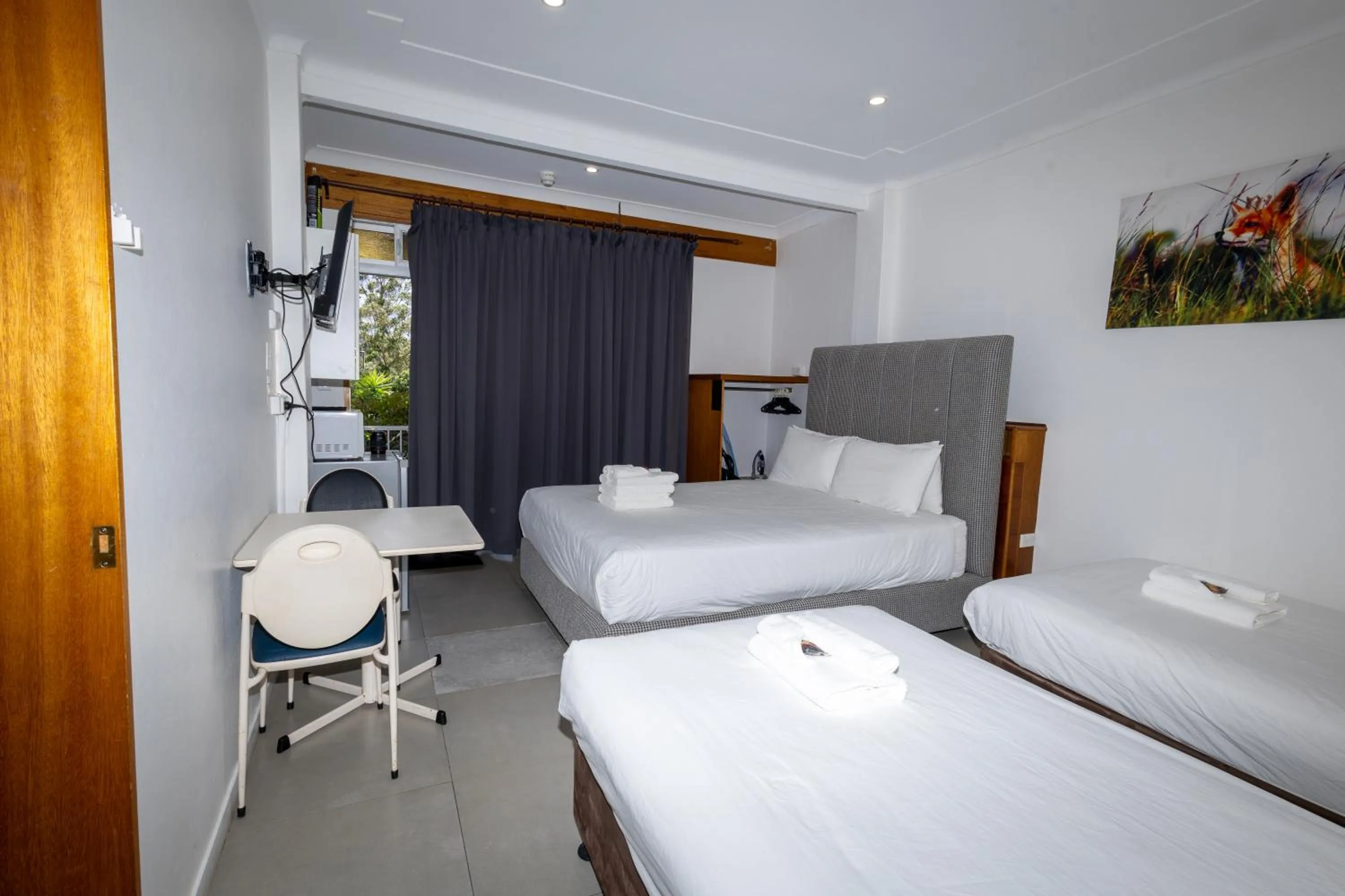 Bed in Gosford Inn Motel