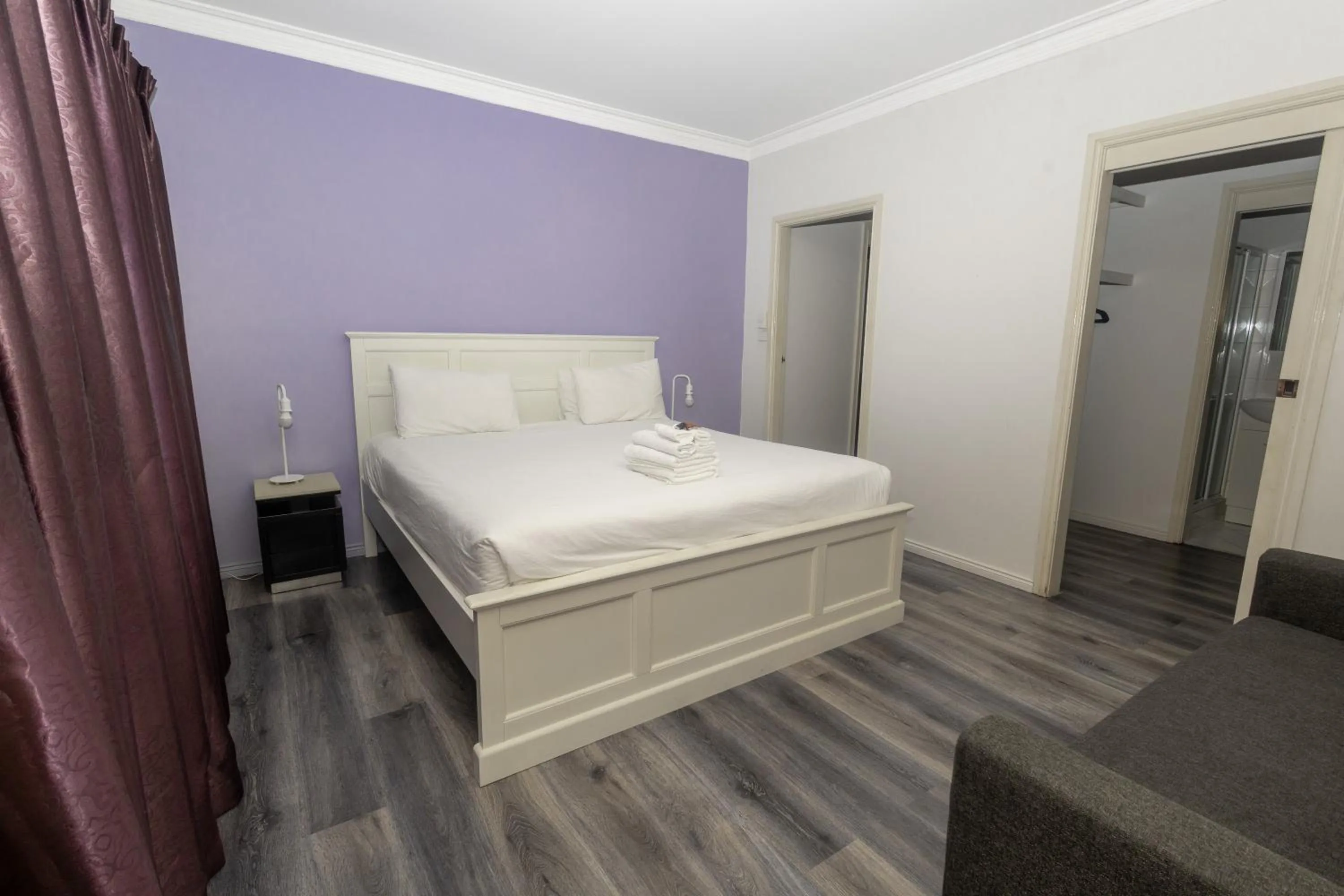 Bed in Gosford Inn Motel