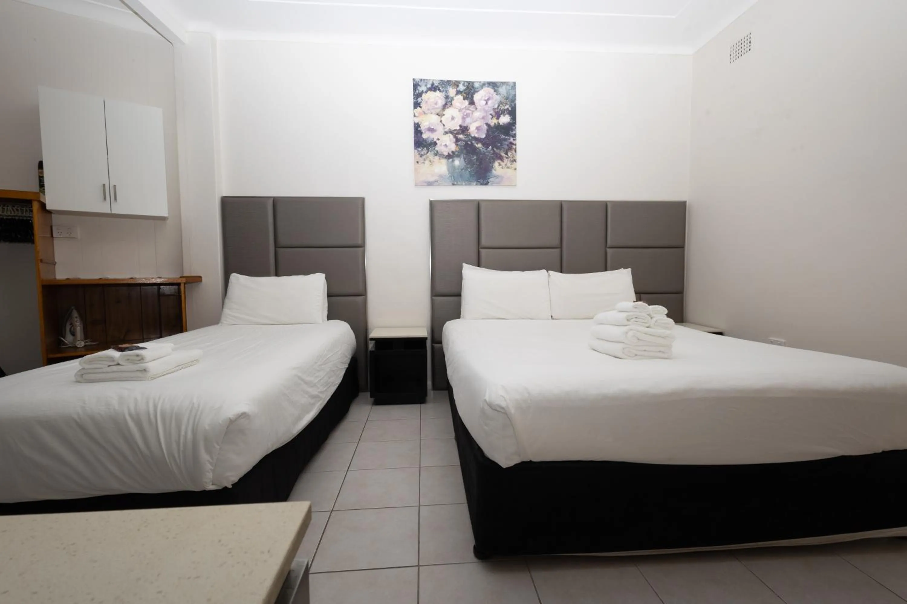 Bed in Gosford Inn Motel