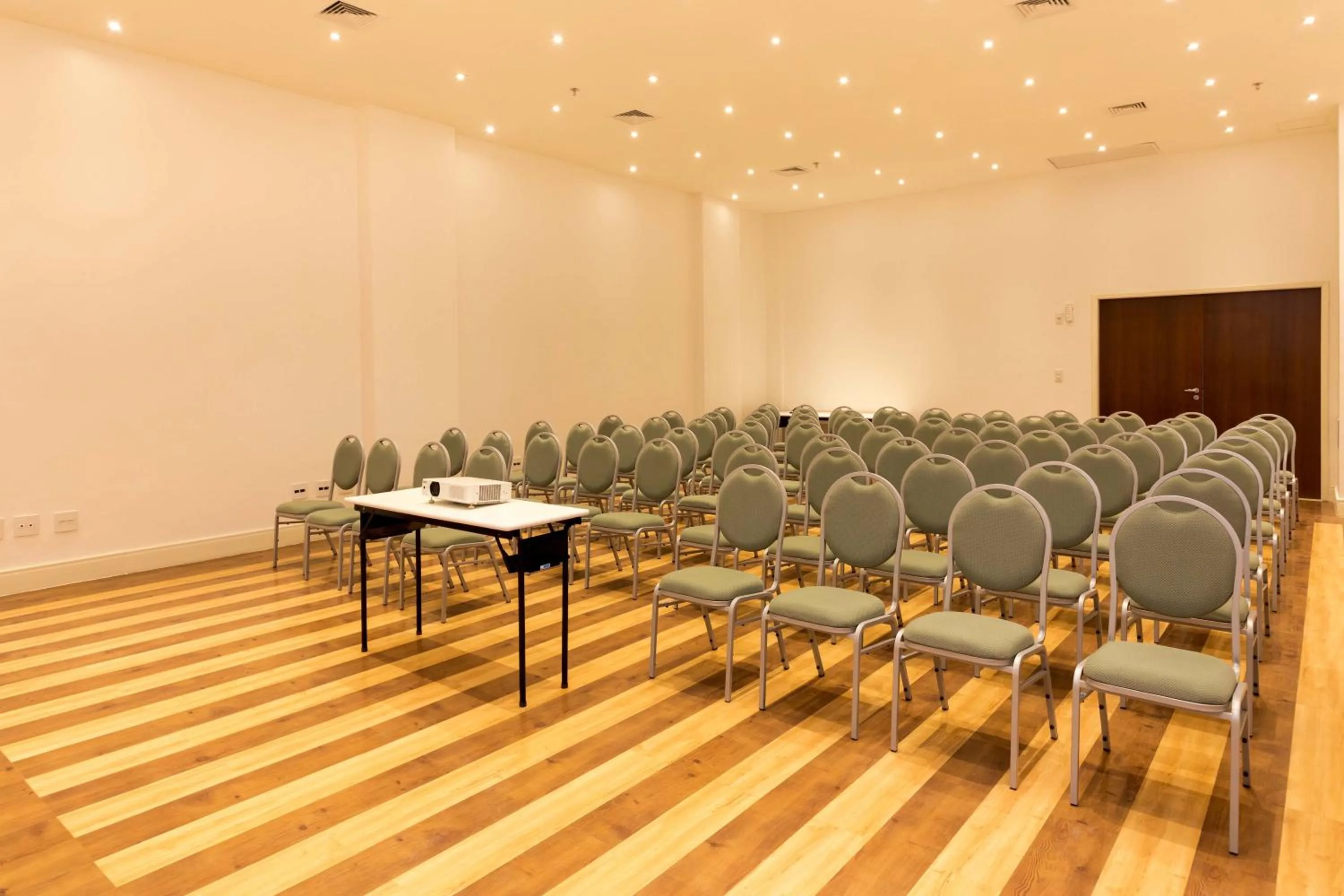 Meeting/conference room in Tulip Inn Campos dos Goytacazes