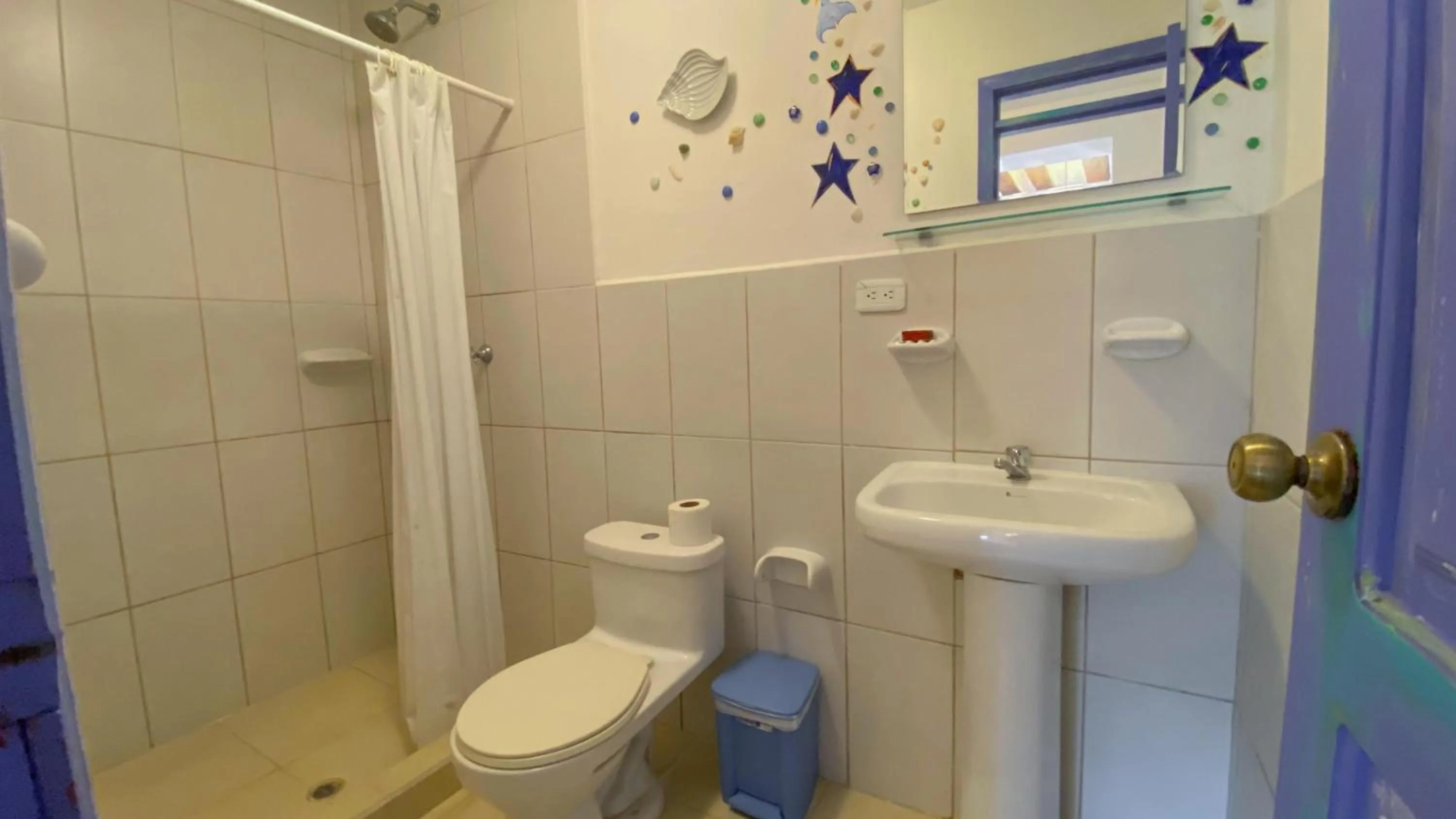 Bathroom in Sakti Hostal B&B