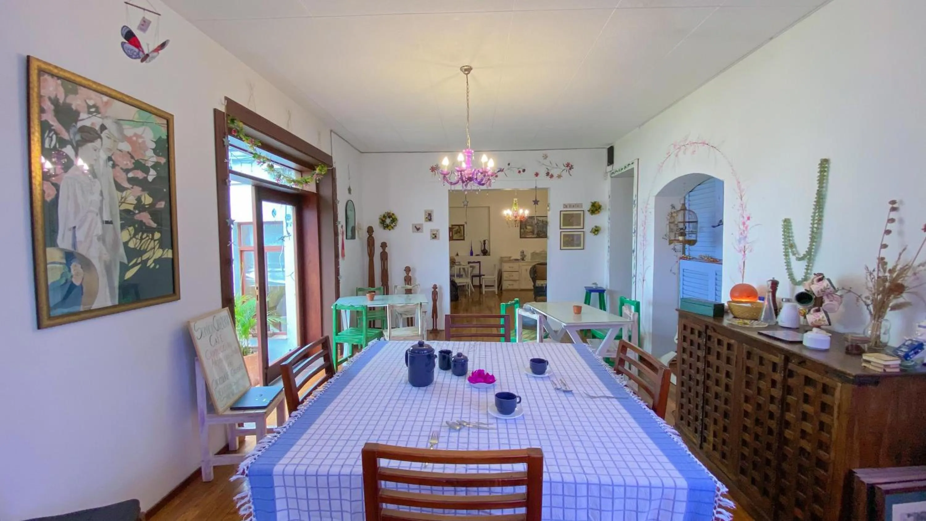 Dining area in Sakti Hostal B&B