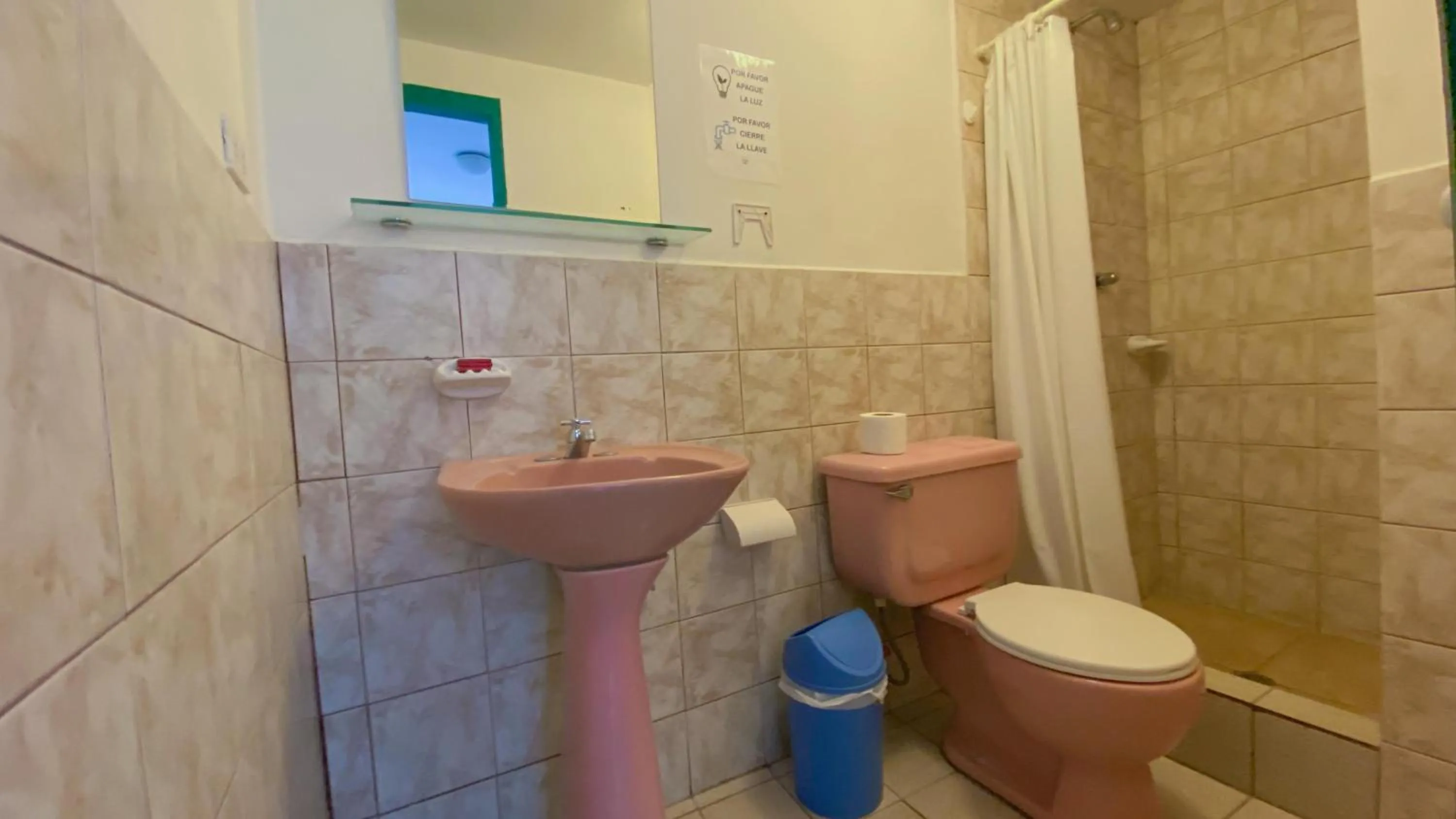 Bathroom in Sakti Hostal B&B