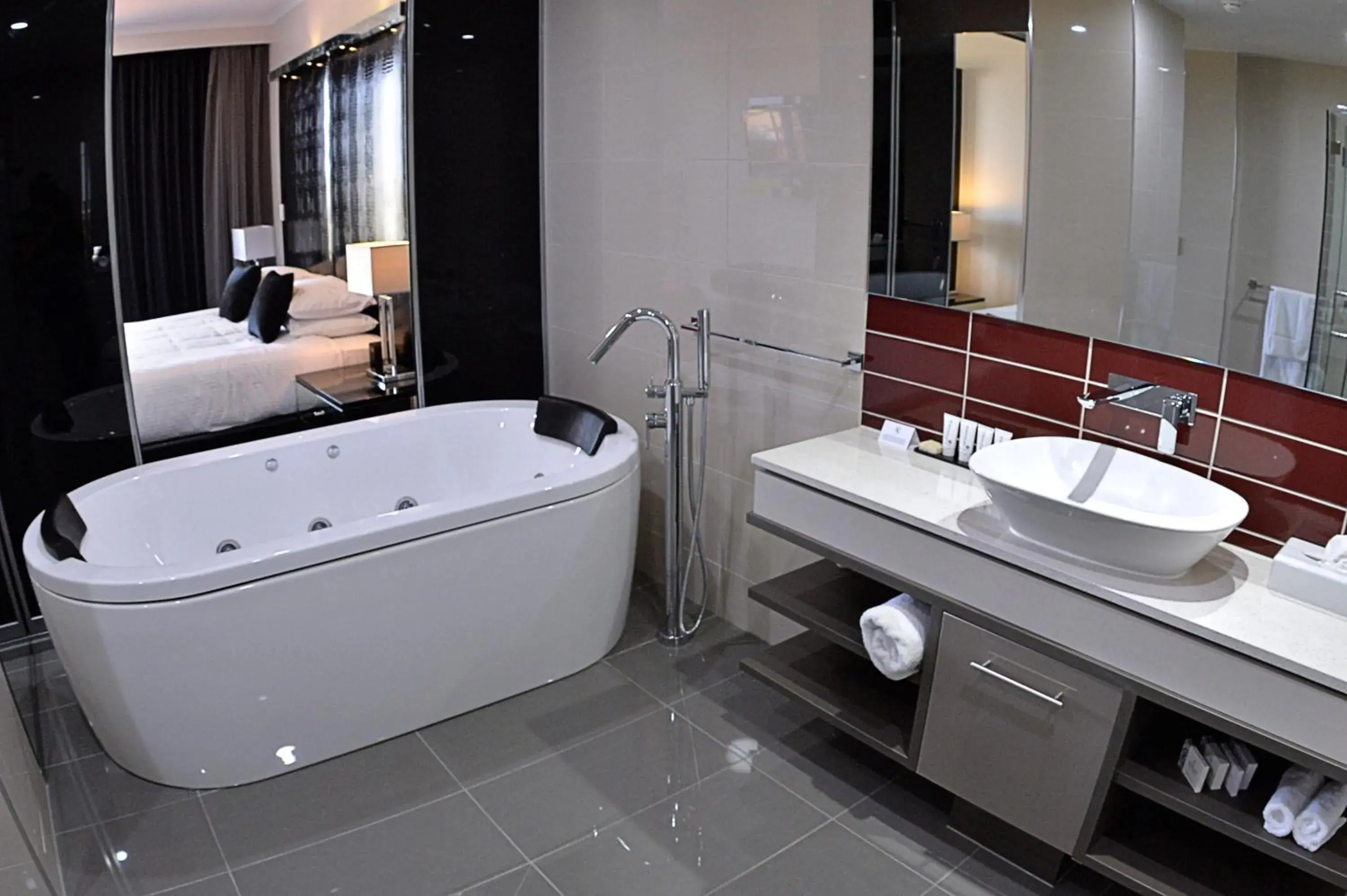 Bathroom, Bed in Rydges Palmerston - Darwin Bathroom, Bed in Rydges Palmerston - Darwin