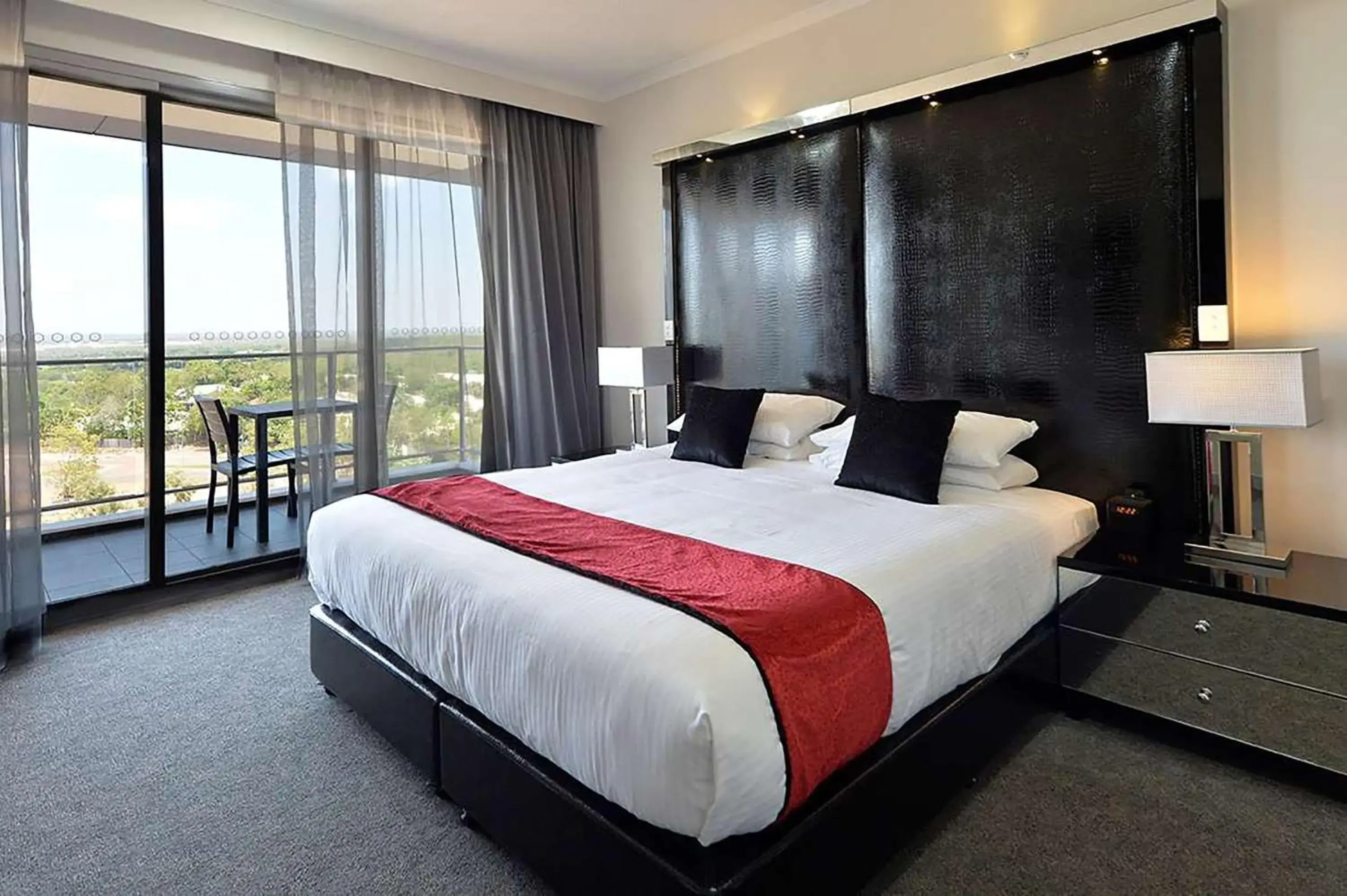 Photo of the whole room, Bed in Rydges Palmerston - Darwin Photo of the whole room, Bed in Rydges Palmerston - Darwin