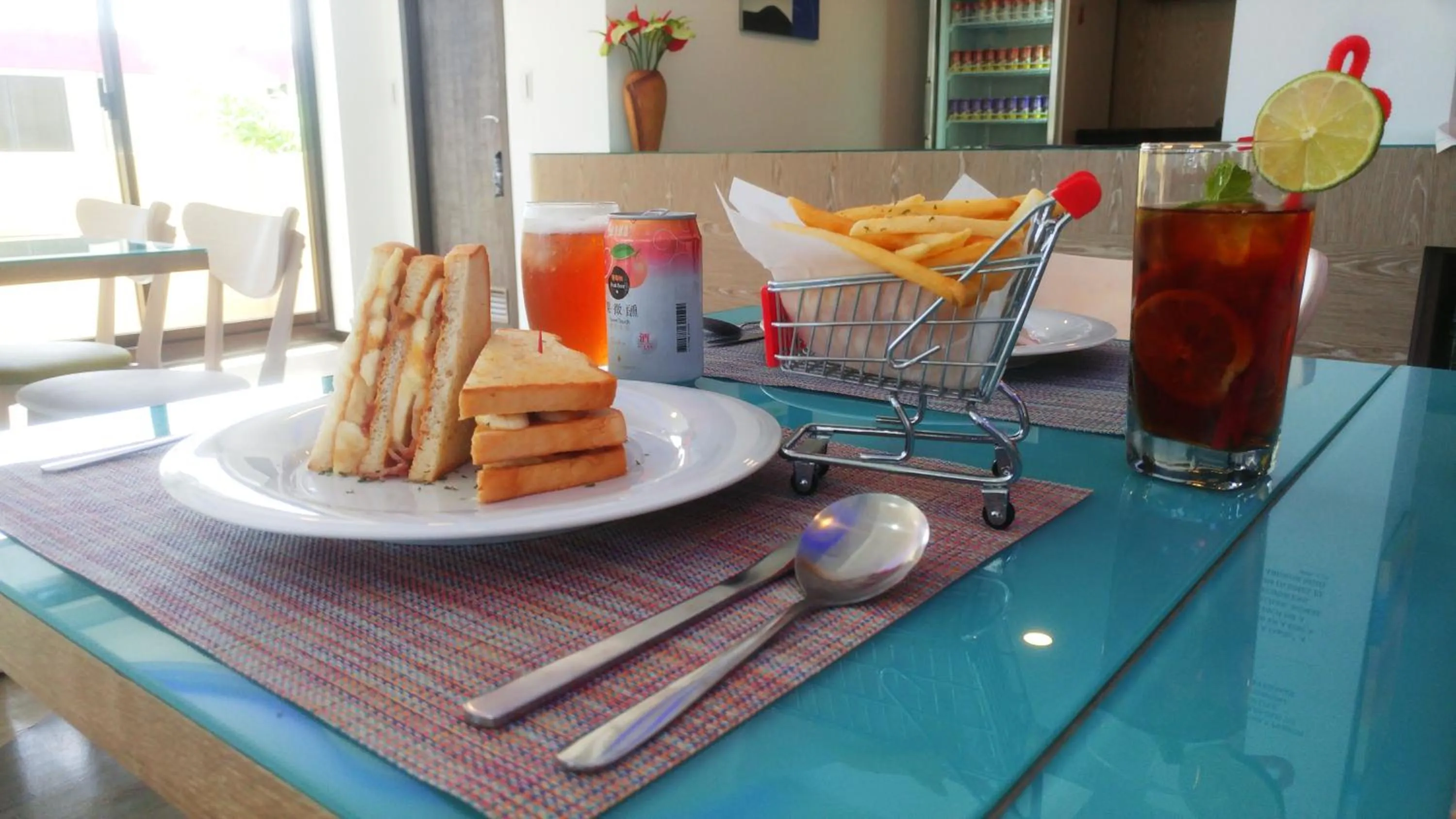 Restaurant/places to eat in Palau Hotel