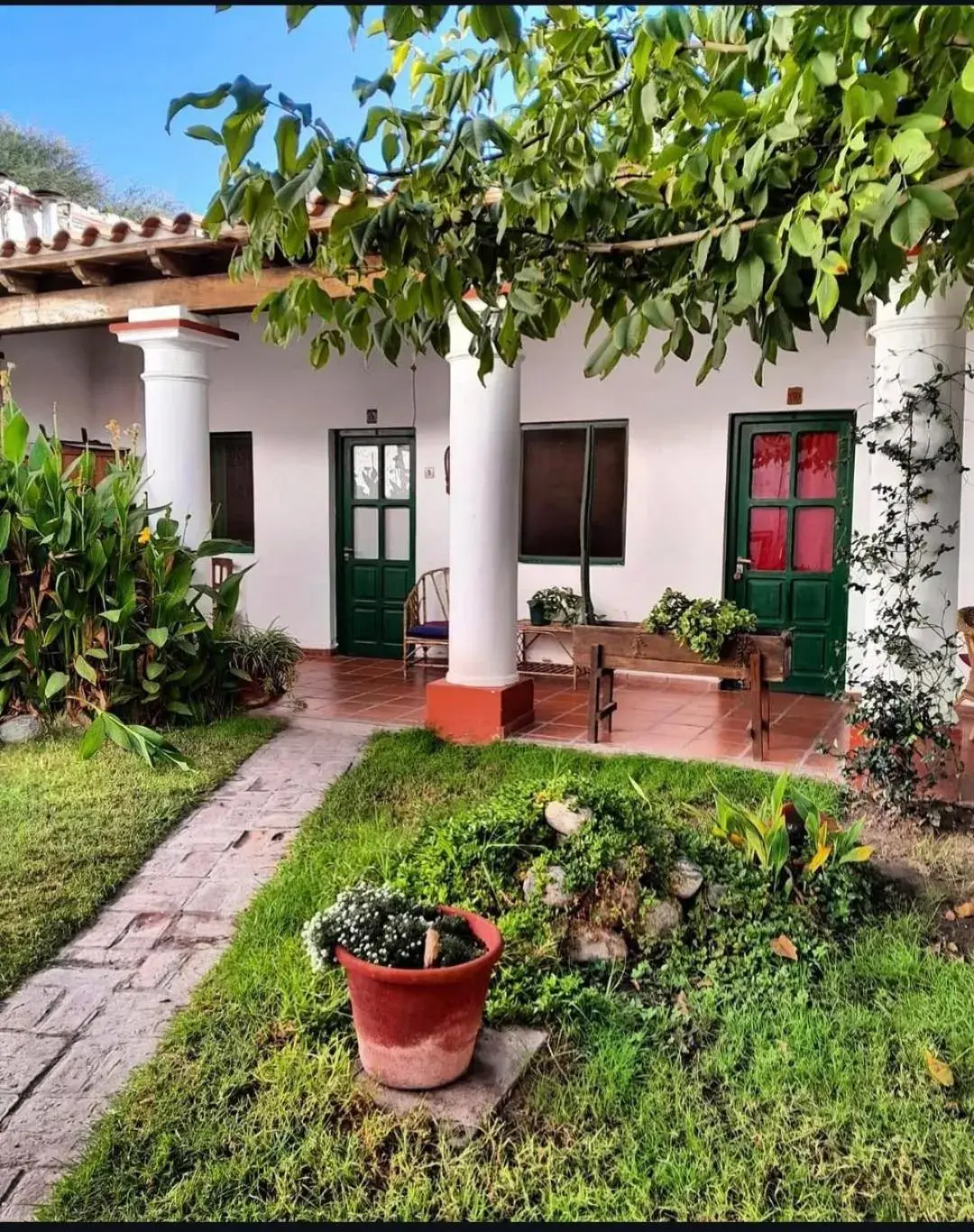 Family Room with Garden View in Hostal Lo de Peñalba Family Room with Garden View in Hostal Lo de Peñalba