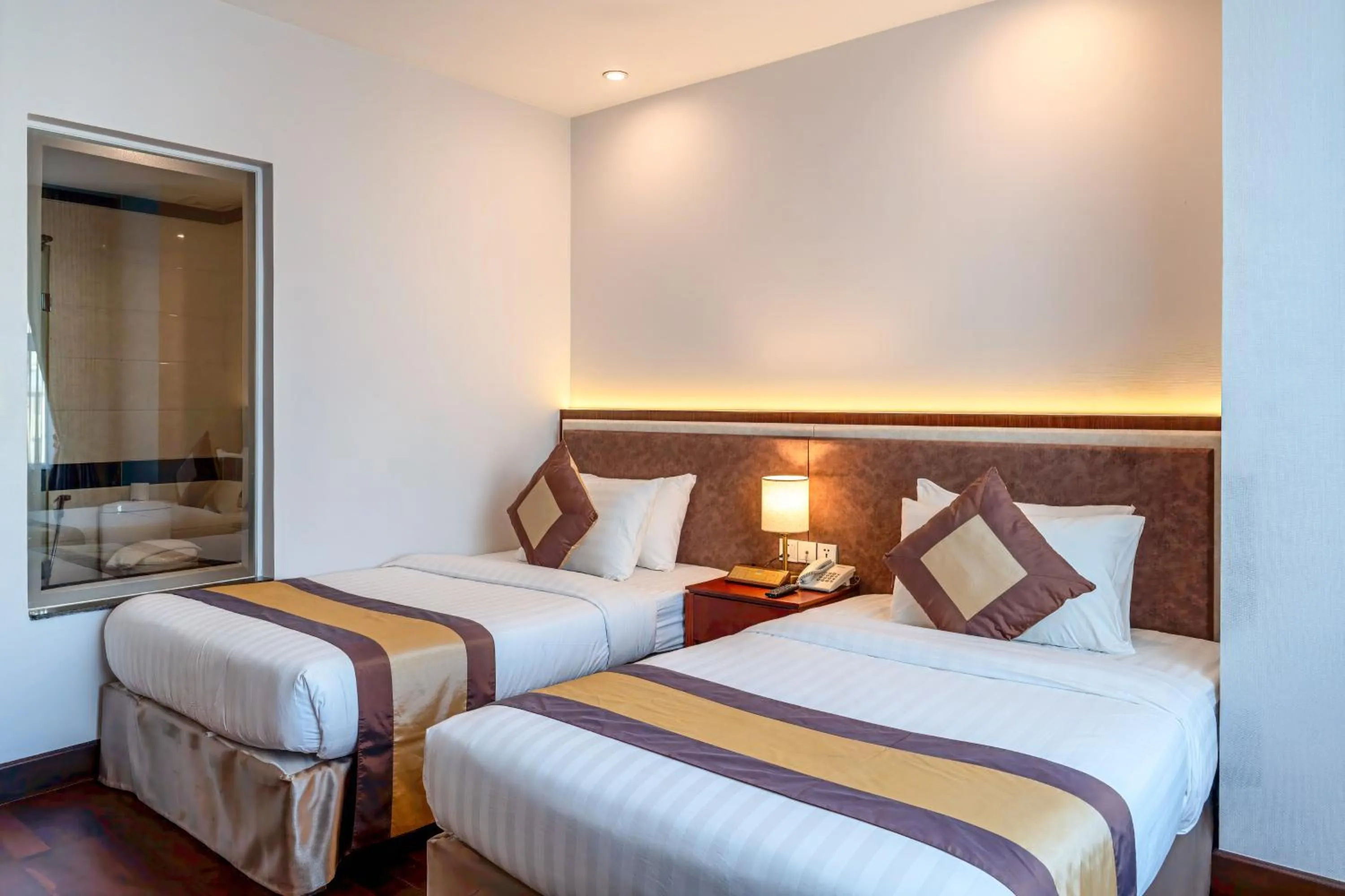 Shower, Bed in Phnom Penh Katari Hotel