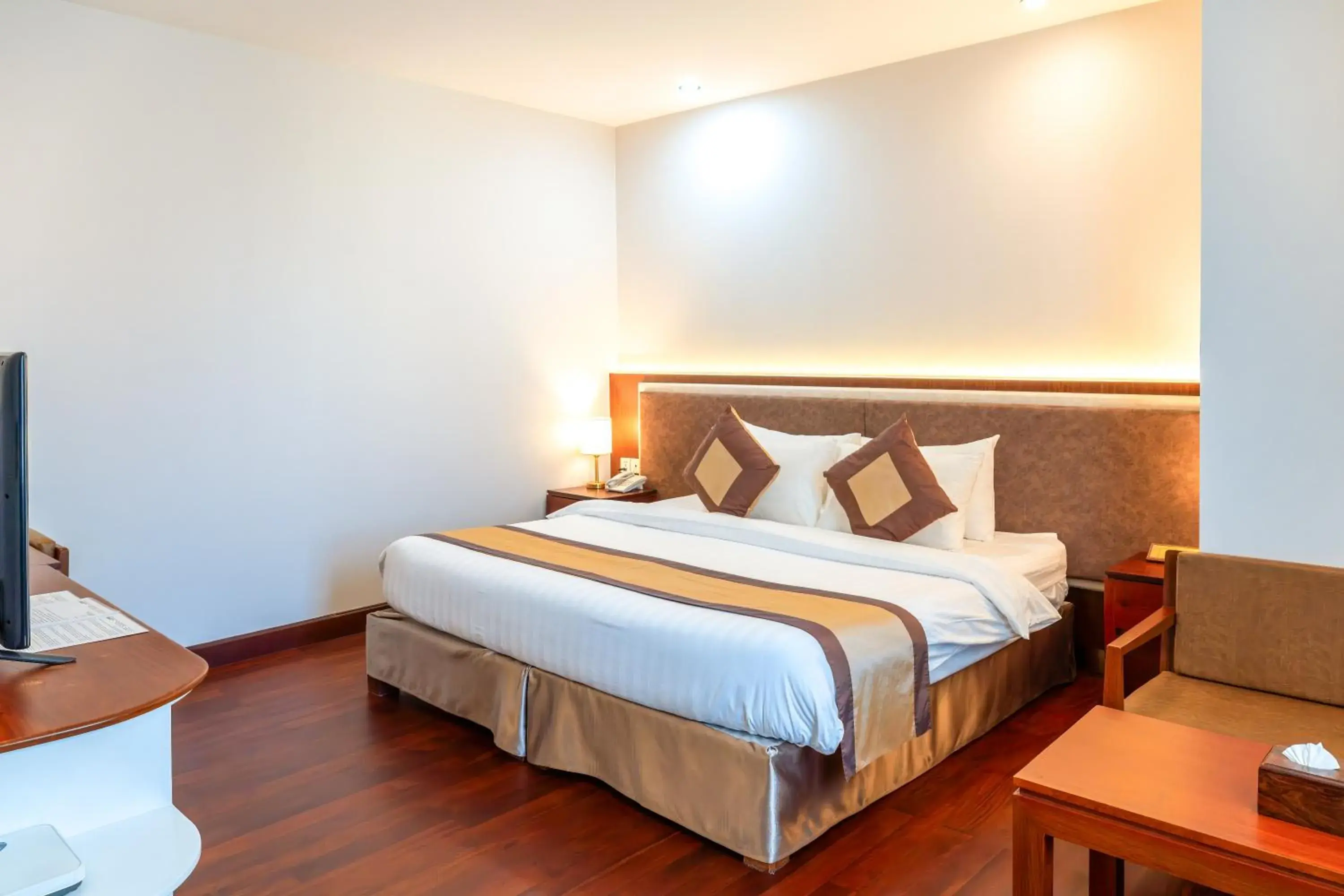 Shower, Bed in Phnom Penh Katari Hotel Shower, Bed in Phnom Penh Katari Hotel