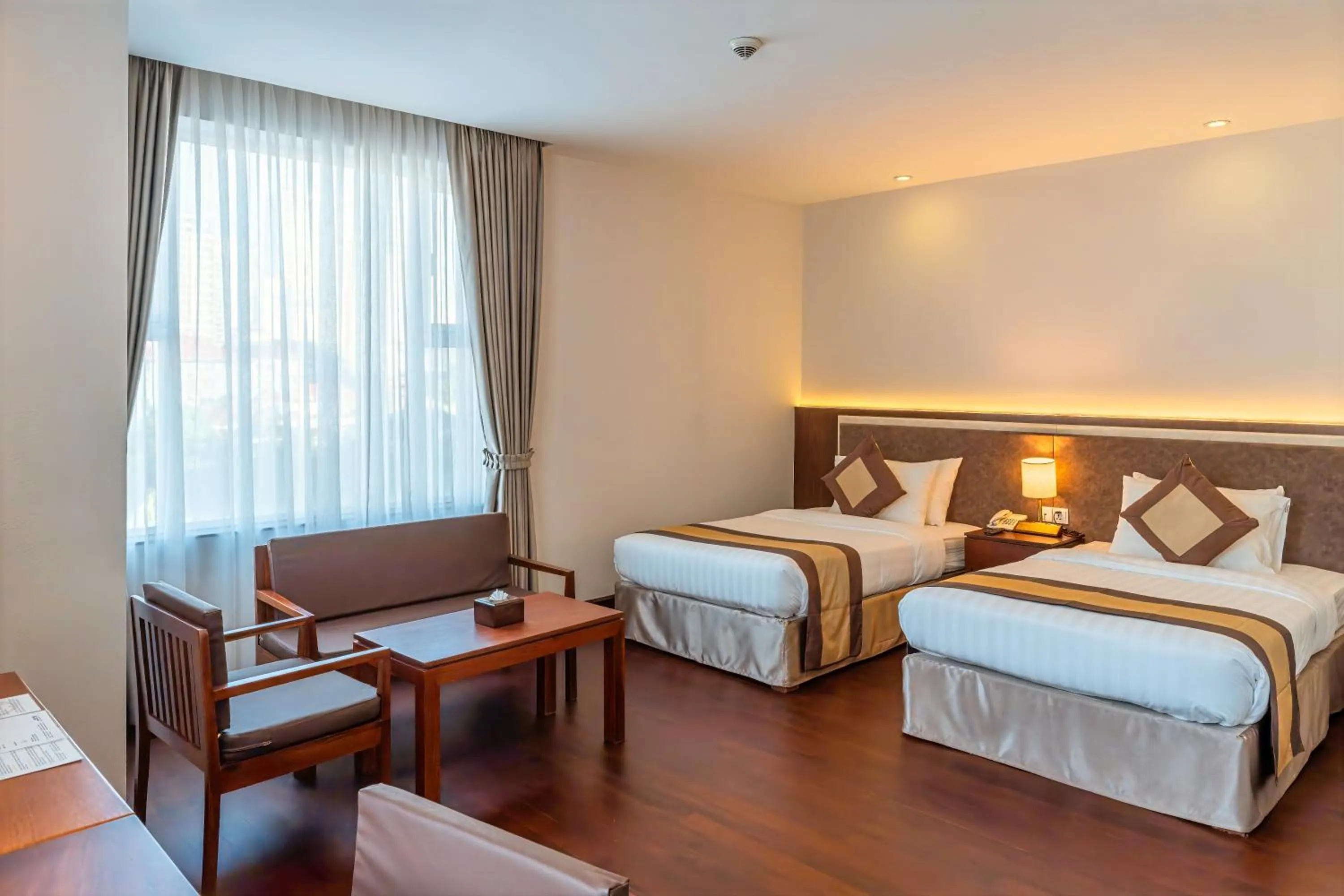 Shower, Bed in Phnom Penh Katari Hotel