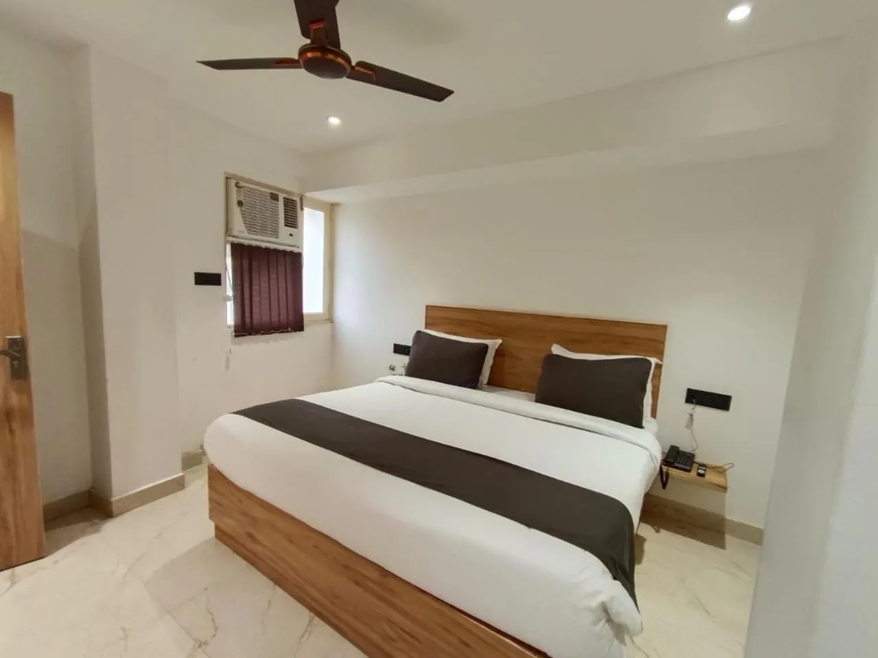 Double Room in Hotel Star City Near Terminal T3 Airport & Aerocity