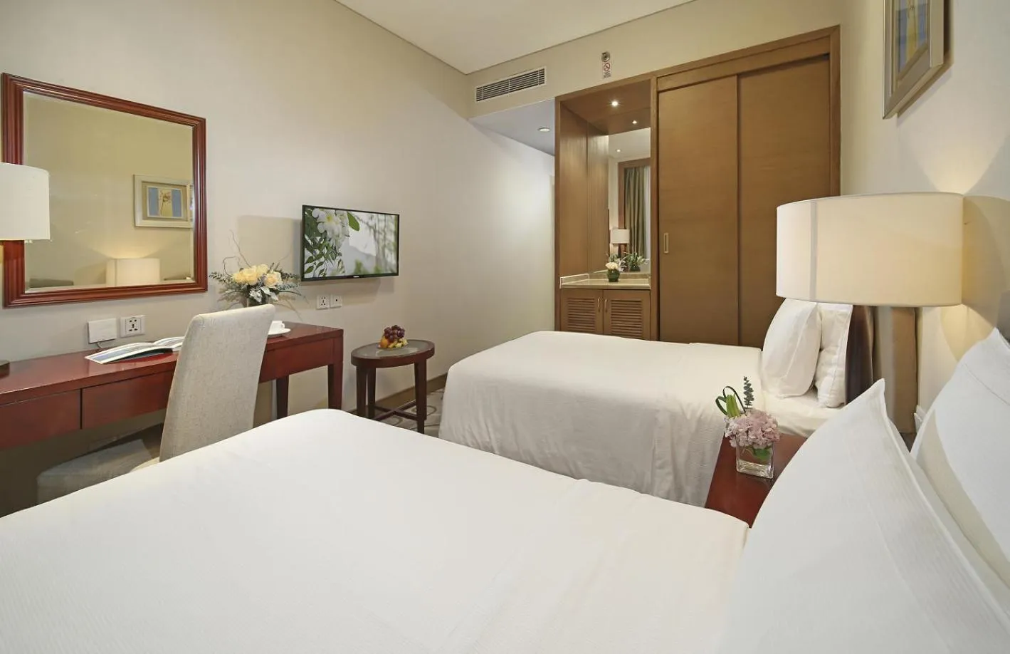Property building, Bed in City Hotel Xiamen-Free Welcome Fruits