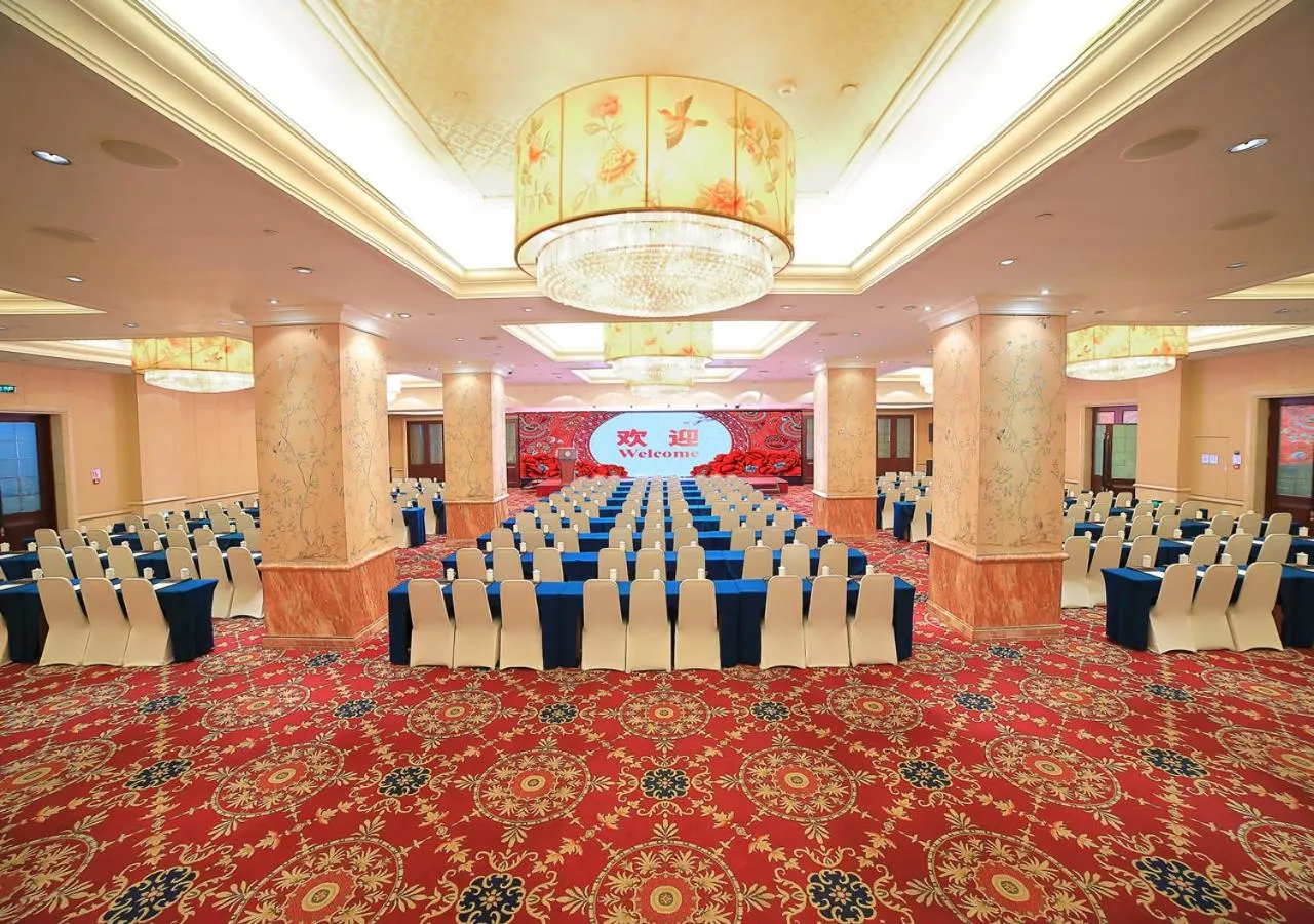 Business facilities in City Hotel Xiamen-Free Welcome Fruits