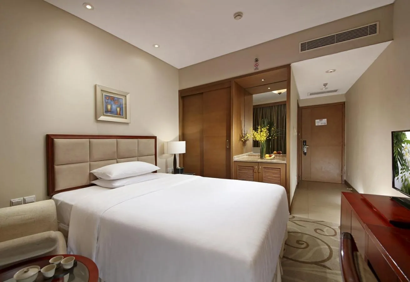 Property building, Bed in City Hotel Xiamen-Free Welcome Fruits