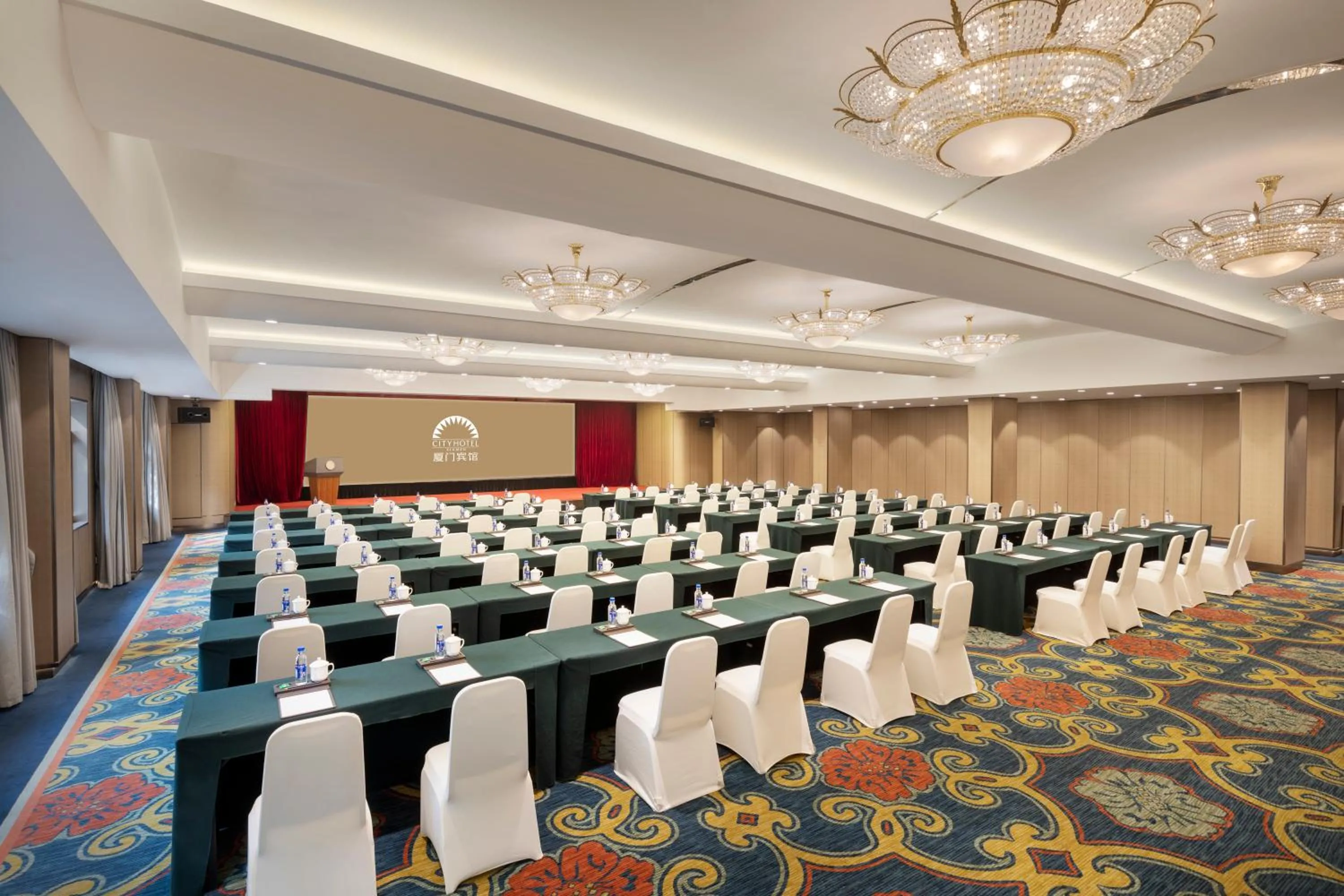 Restaurant/places to eat in City Hotel Xiamen-Free Welcome Fruits