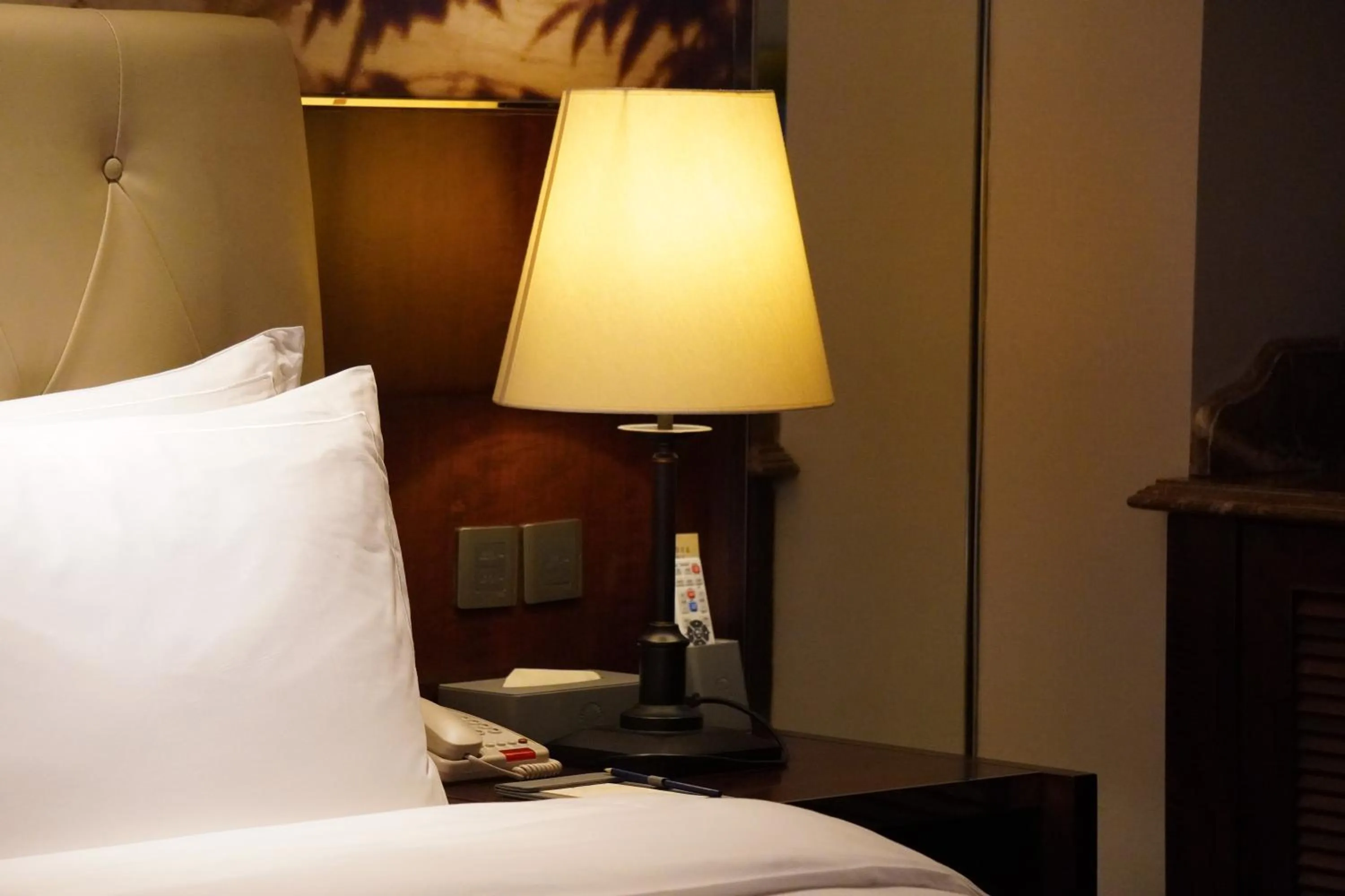 Property building, Bed in City Hotel Xiamen-Free Welcome Fruits