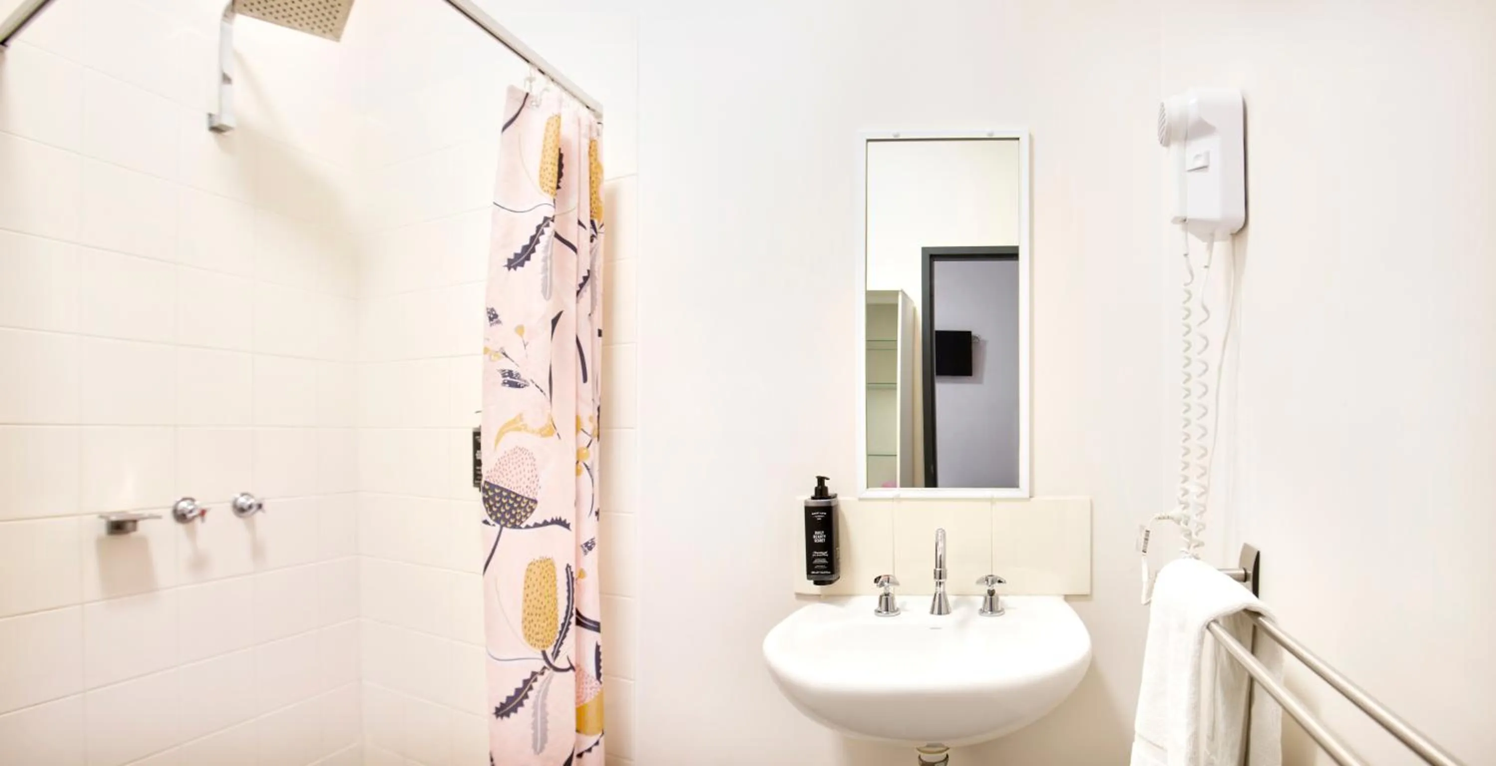 Bathroom in YHA Fremantle Prison