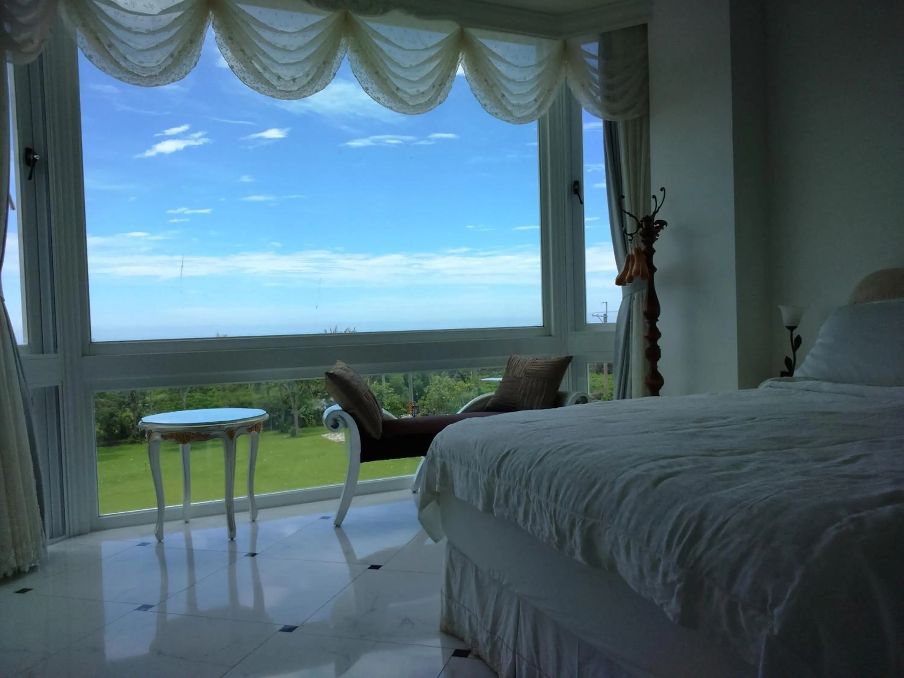 Bedroom, Bed in Dear Garden