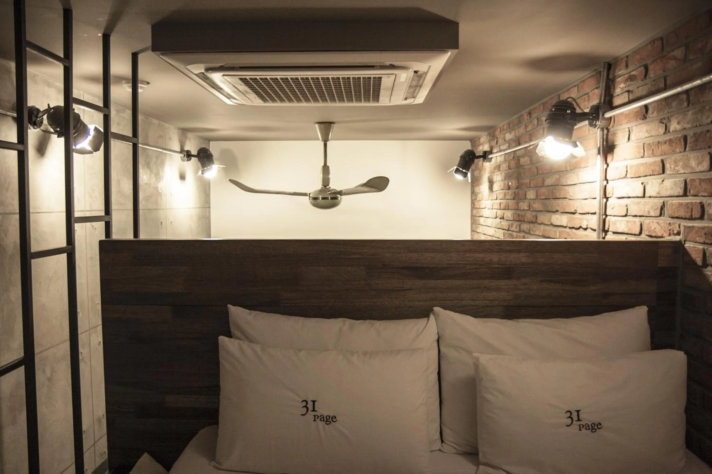 Bedroom, Bed in 31page