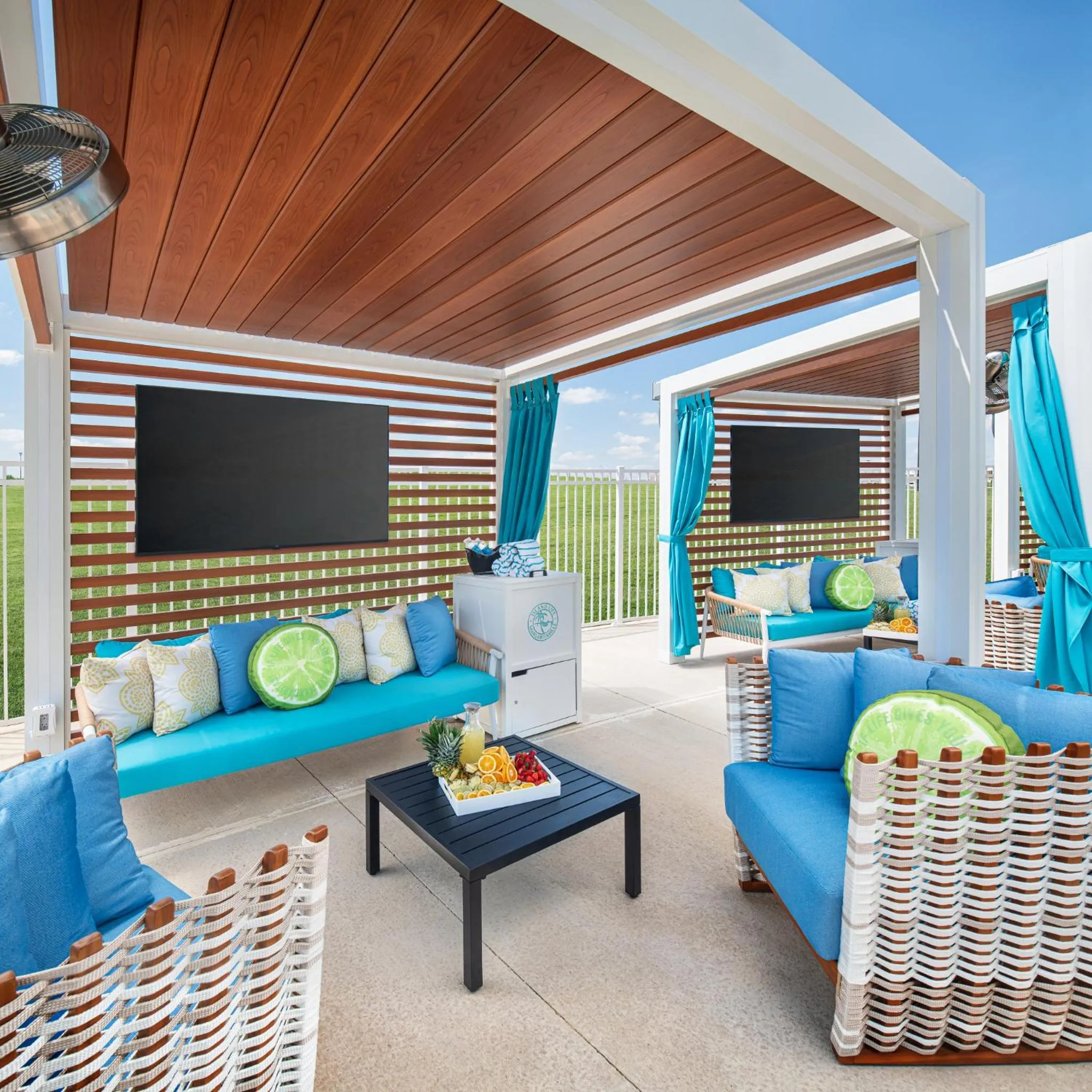 Communal lounge/ TV room in Margaritaville Hotel Kansas City