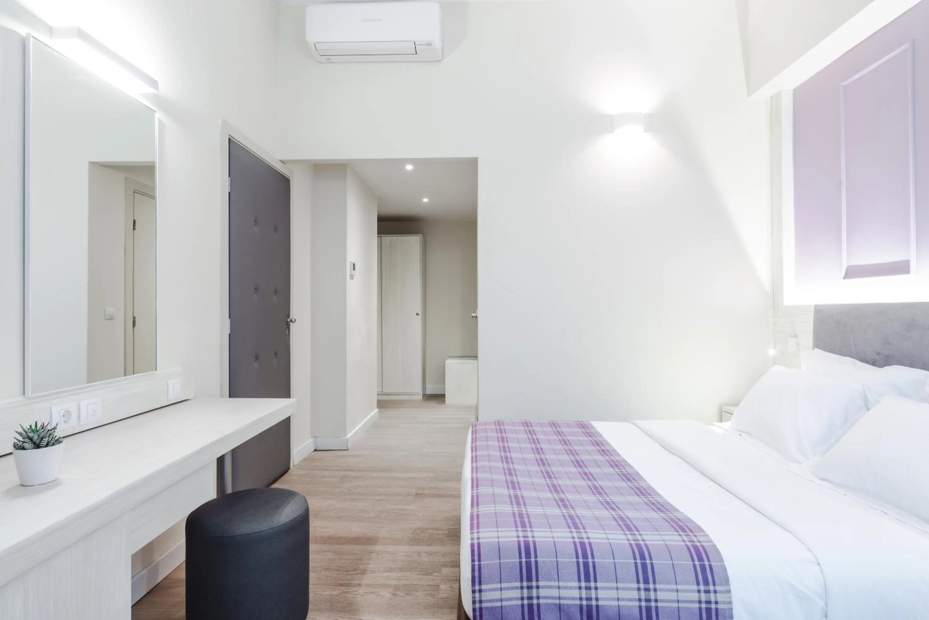 Bedroom, Bed in Athens Cypria Hotel