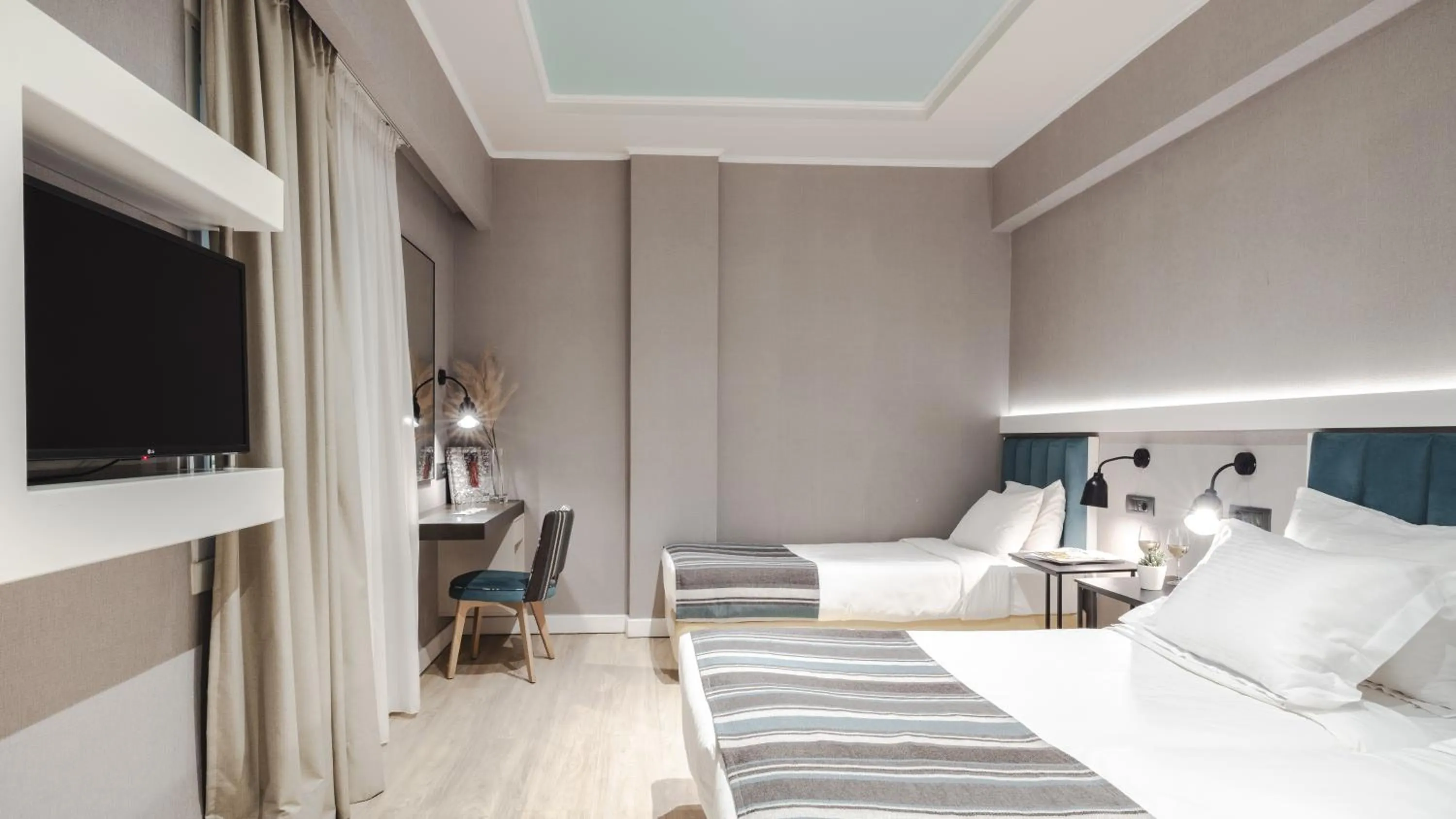 TV and multimedia, Bed in Athens Cypria Hotel