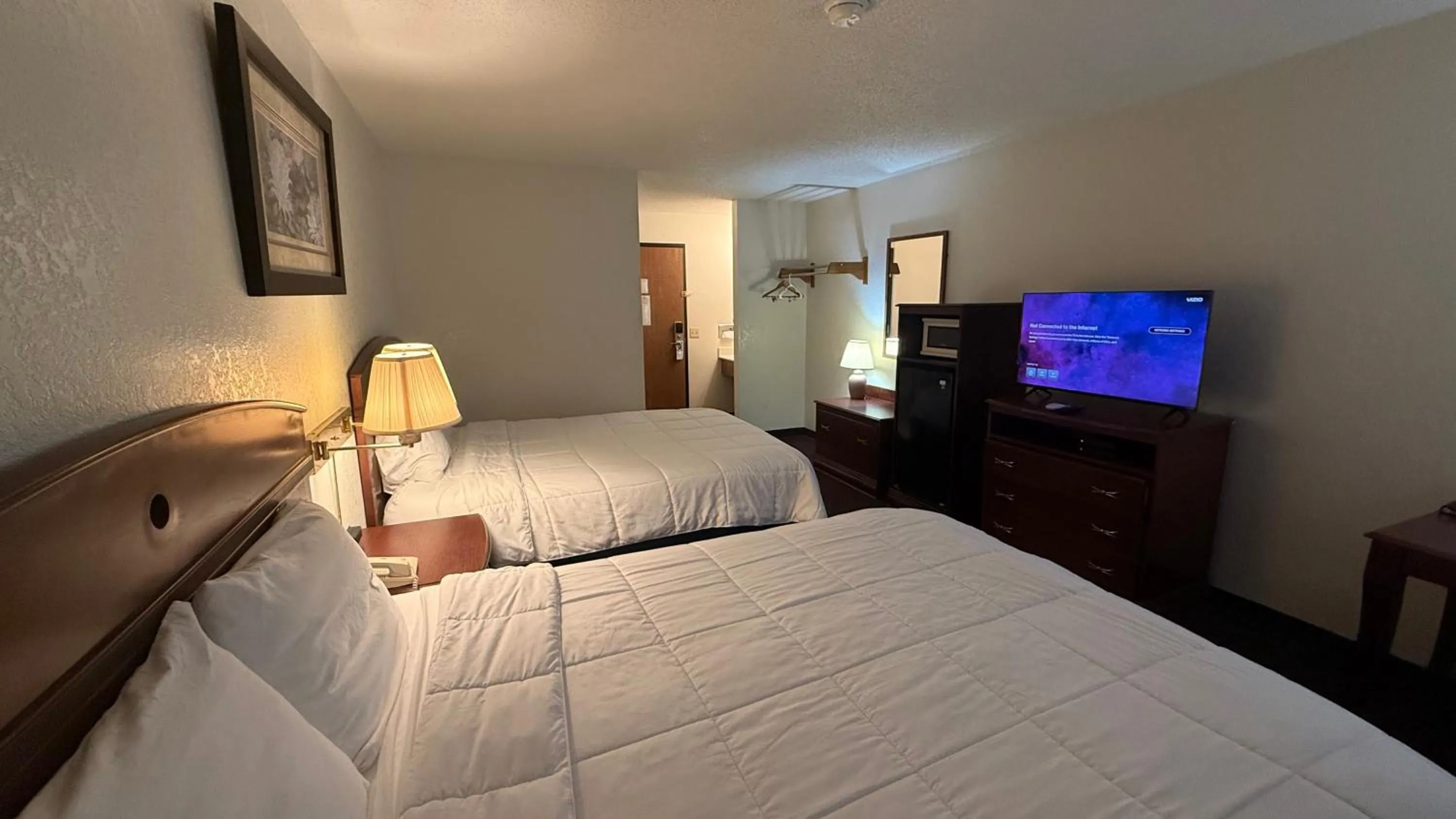 Queen Room in clarion hometown inn