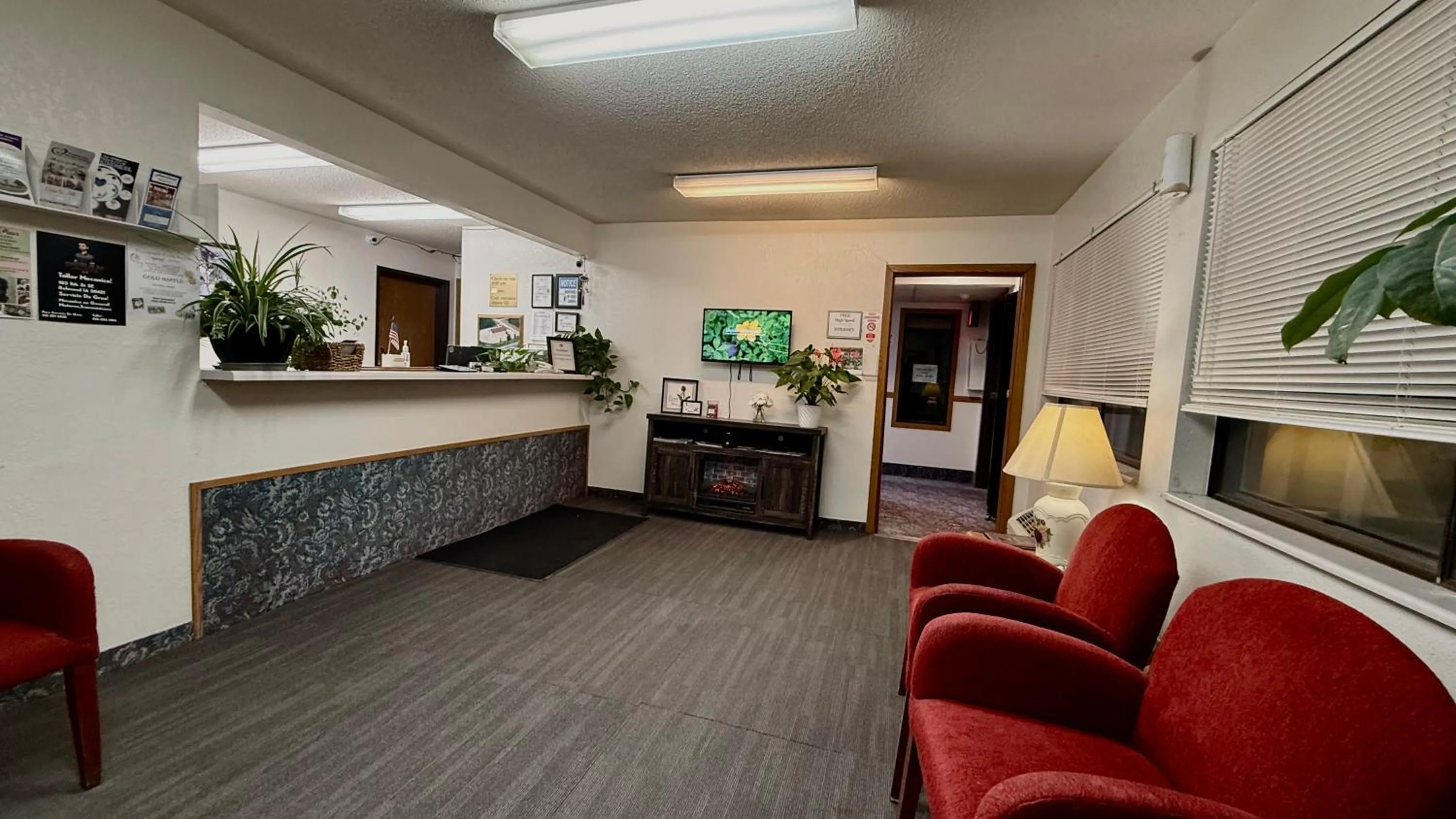 Seating area in clarion hometown inn