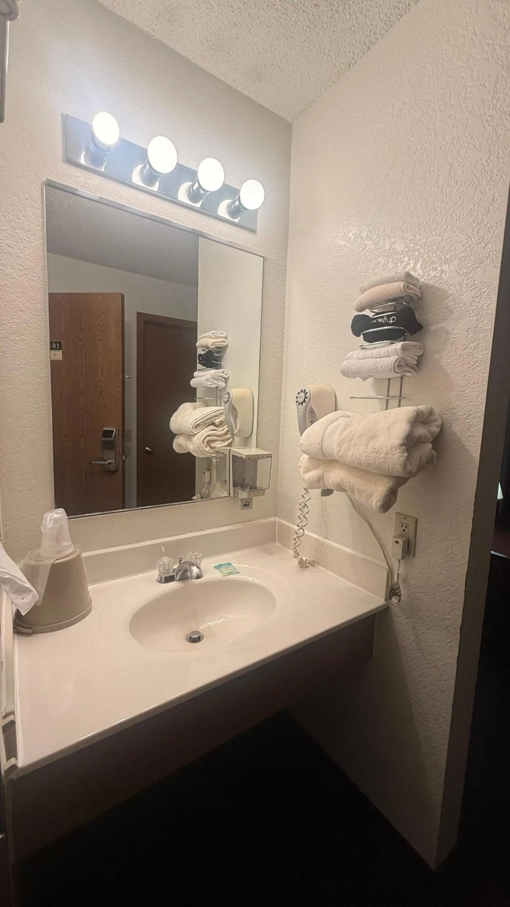 towels in clarion hometown inn