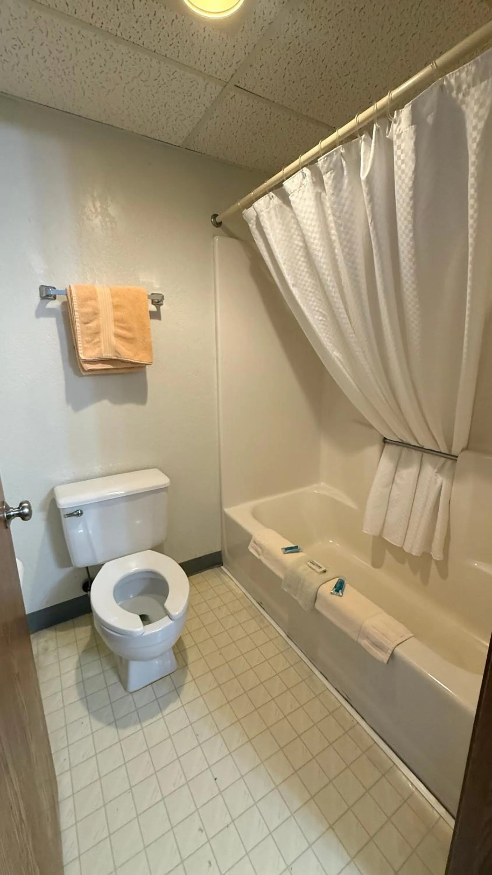 Shower in clarion hometown inn