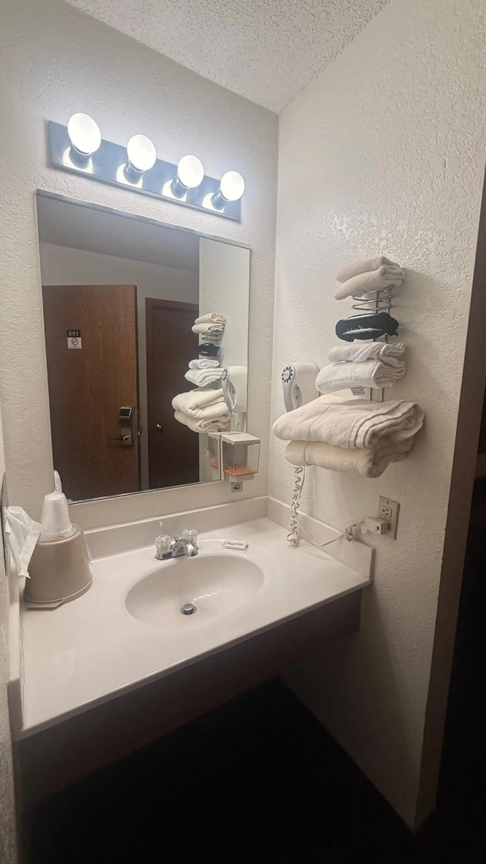 towels in clarion hometown inn