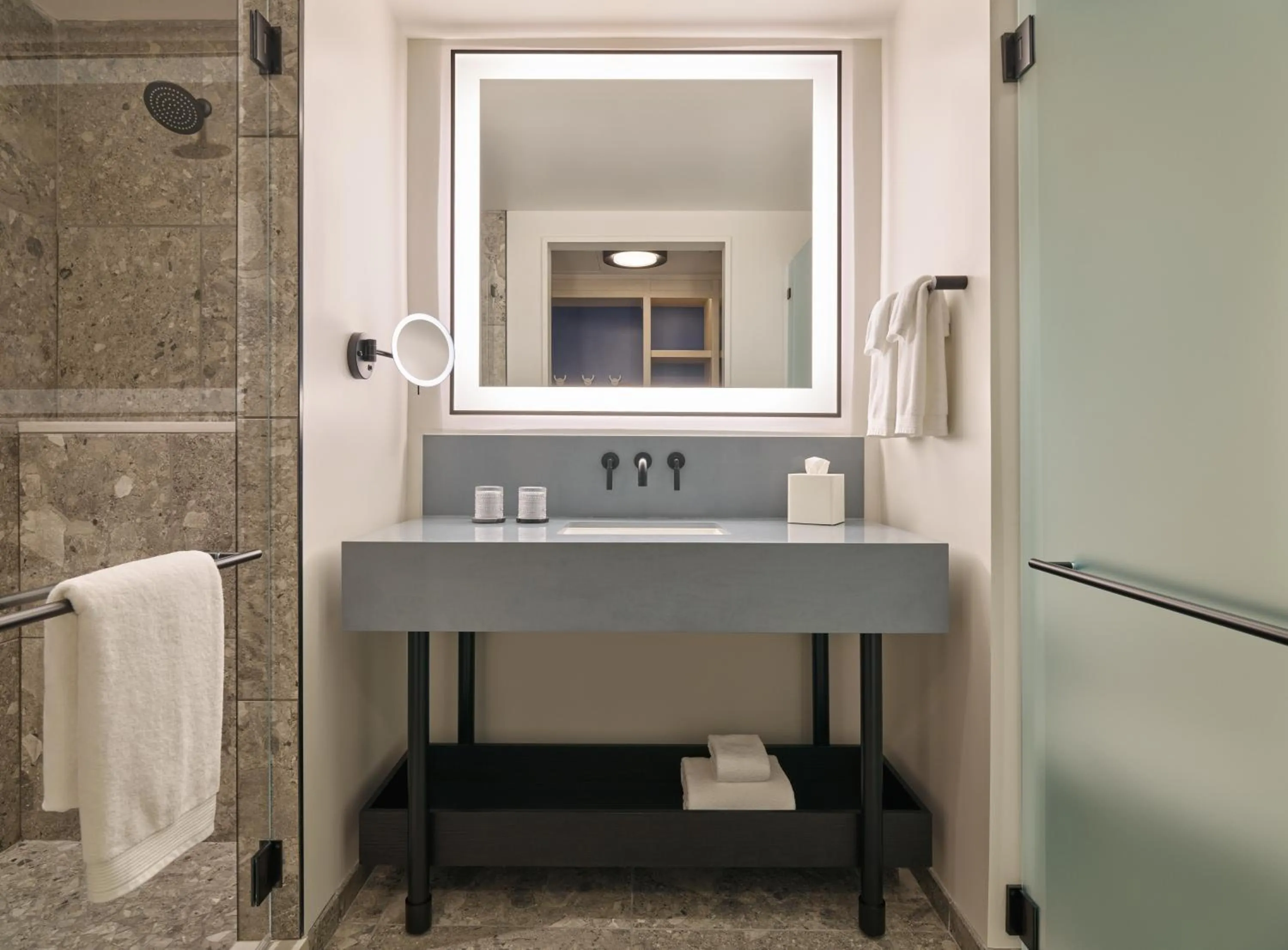 Shower in Limelight Boulder