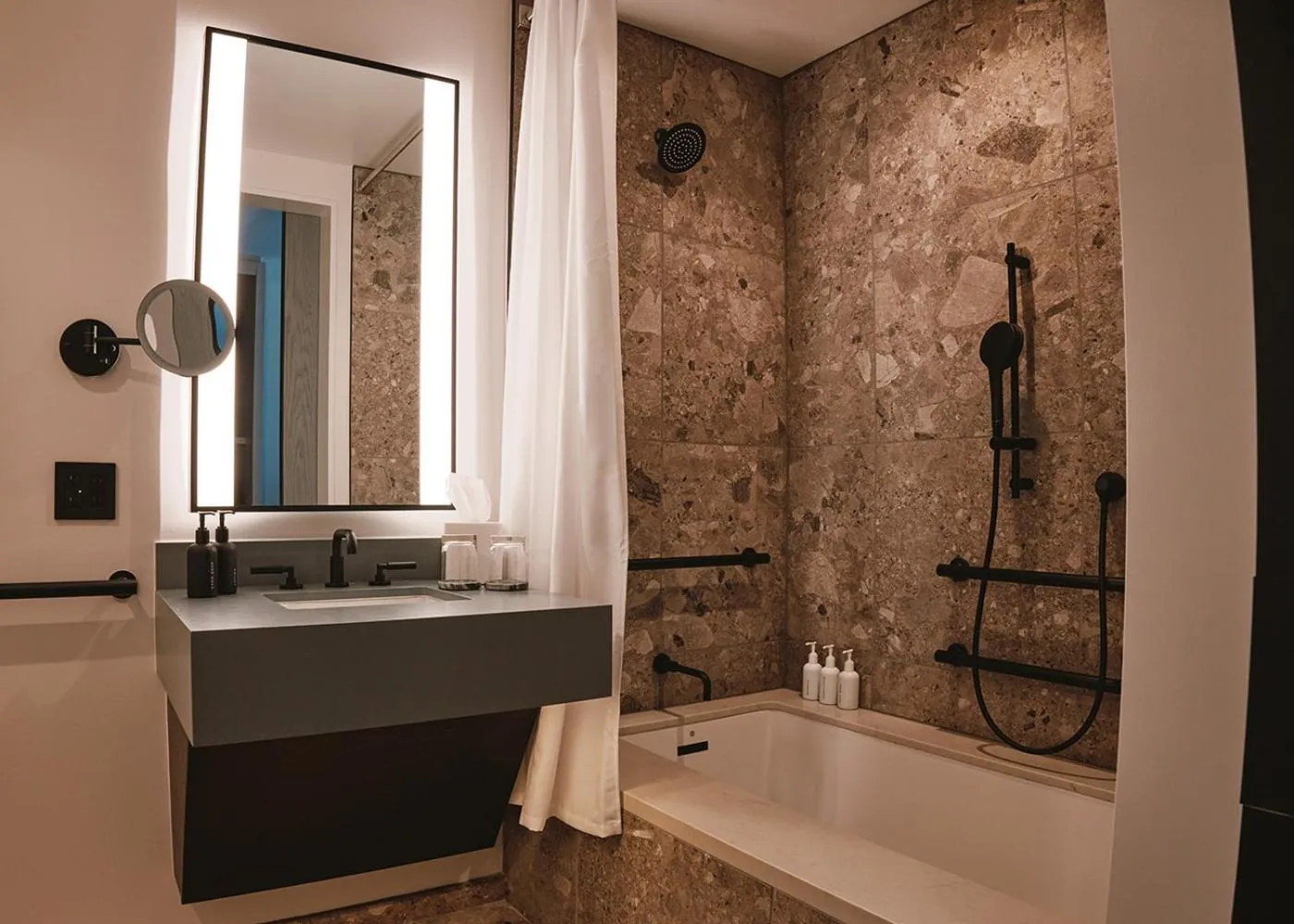 Shower in Limelight Boulder