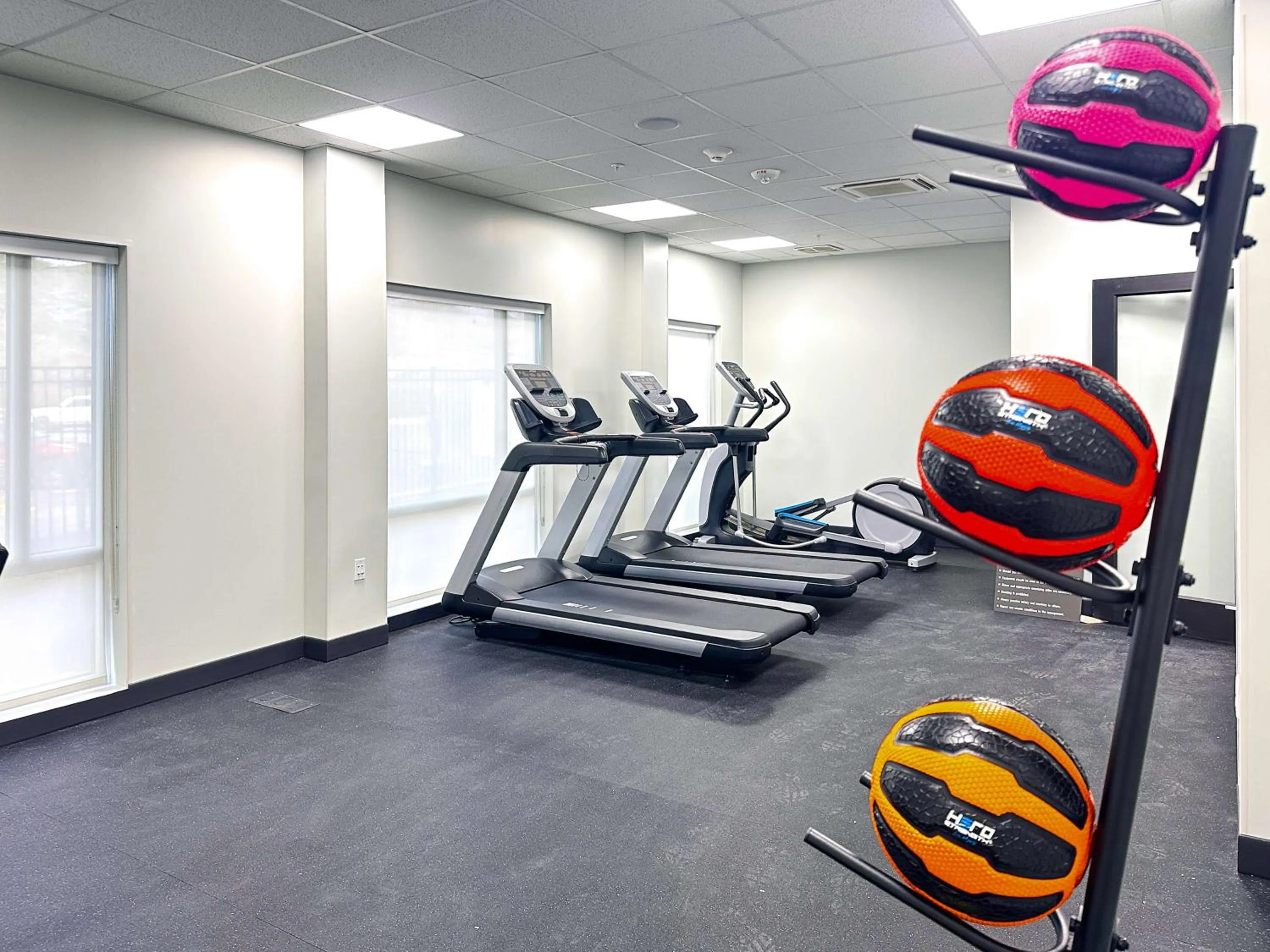 Fitness centre/facilities in Studio 6 Richmond Airport