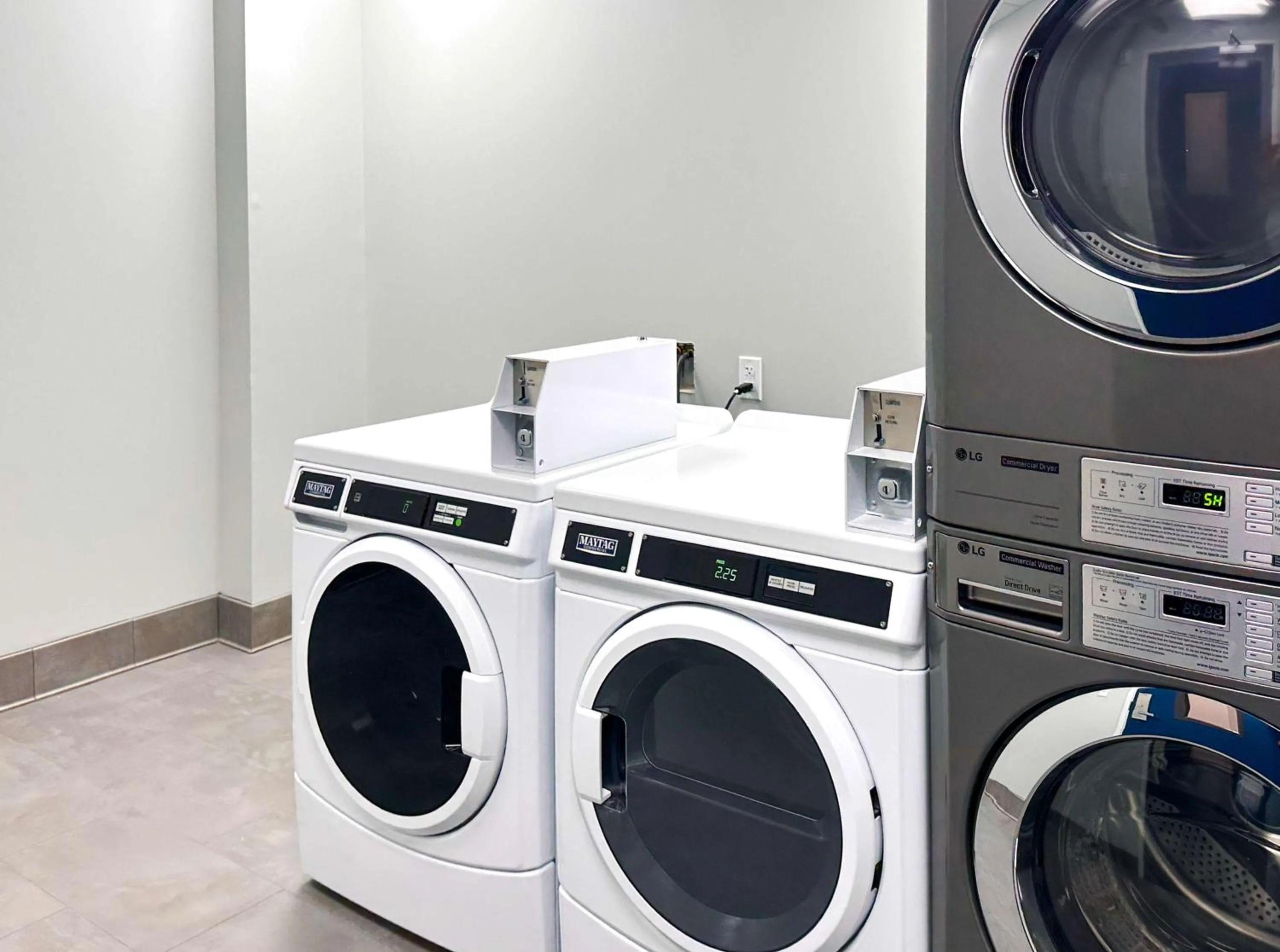 laundry in Studio 6 Richmond Airport