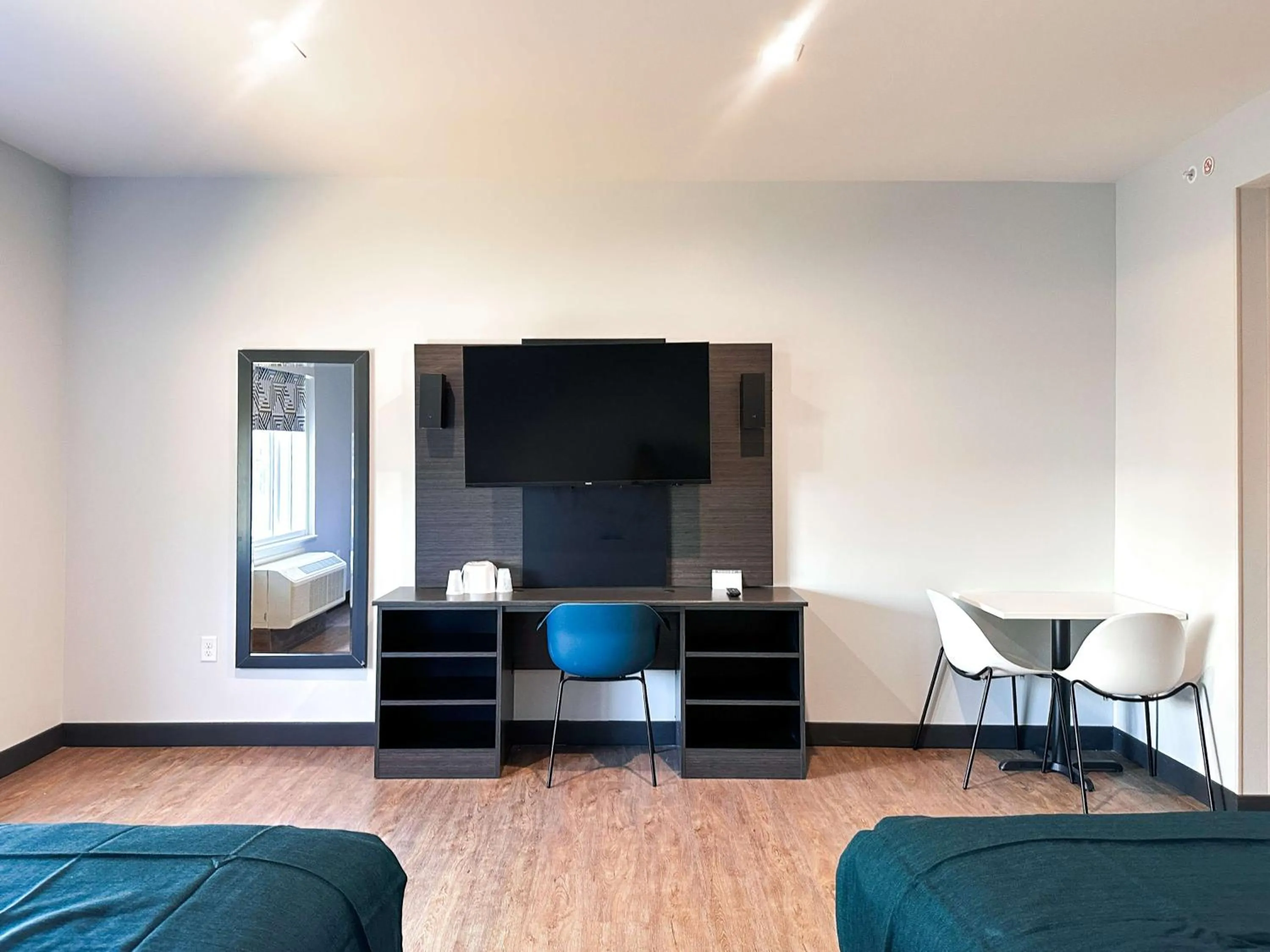 Bedroom, Bed in Studio 6 Richmond Airport