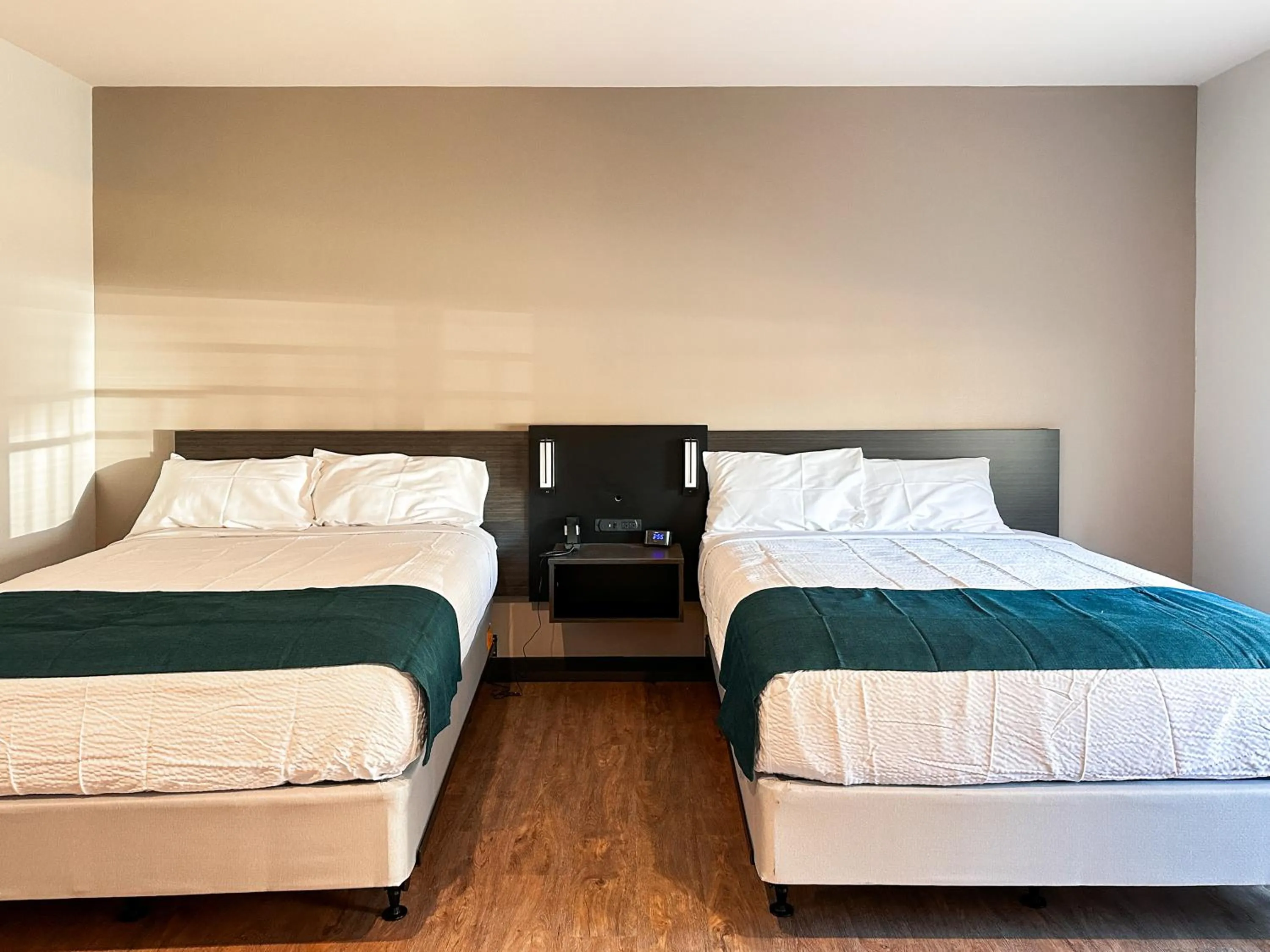 Bed in Studio 6 Richmond Airport