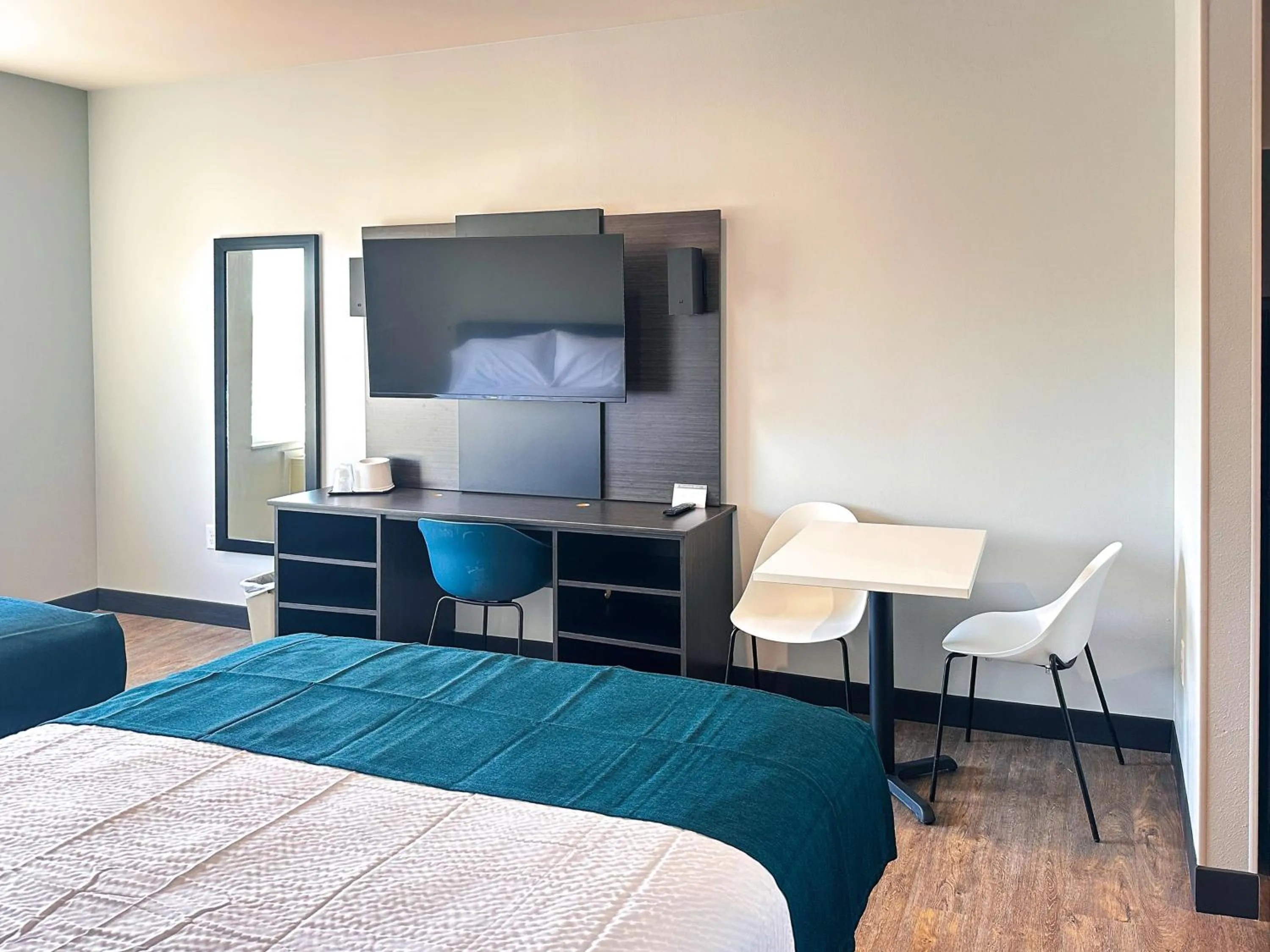 Bedroom, Bed in Studio 6 Richmond Airport