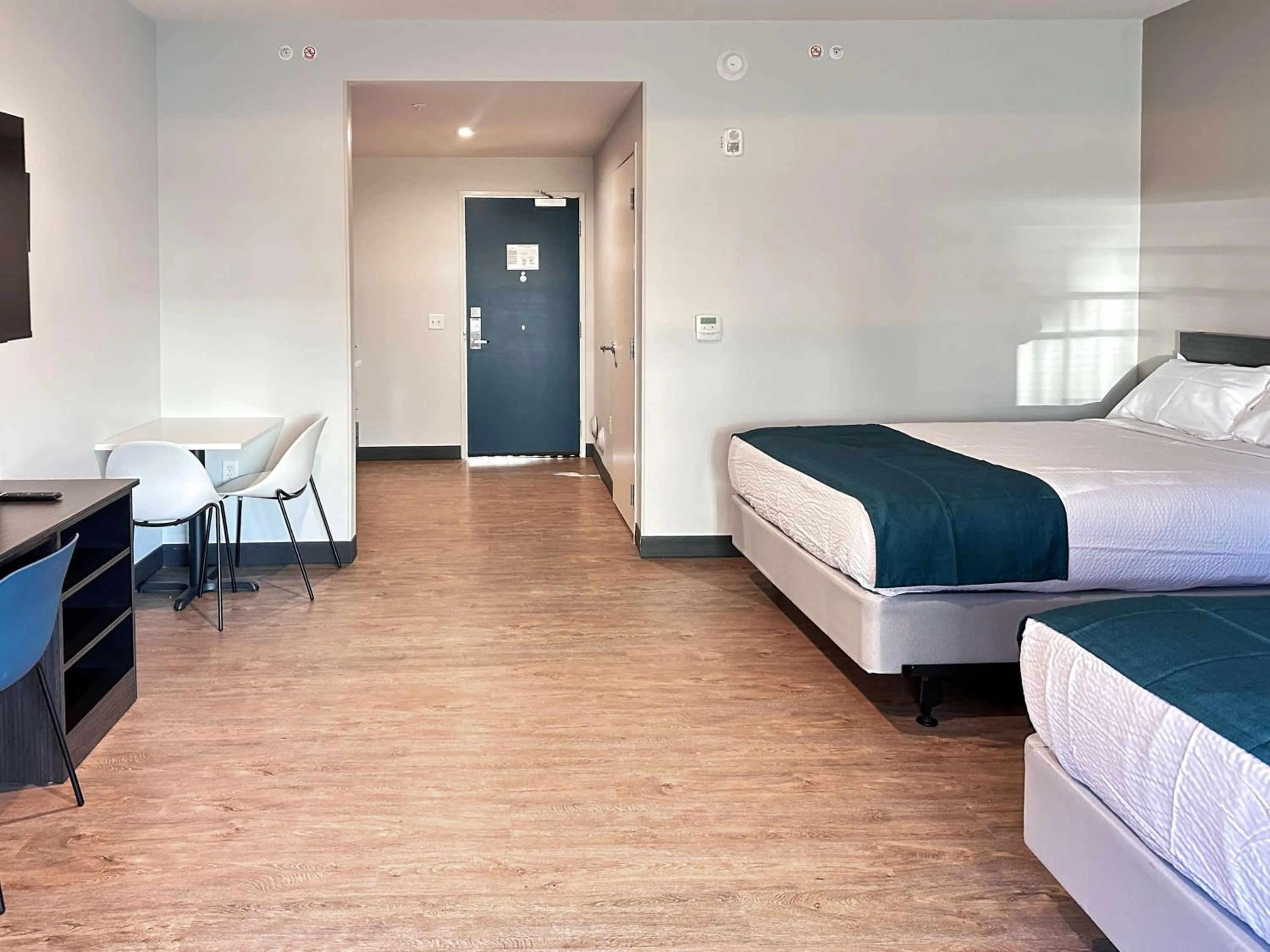 Bedroom, Bed in Studio 6 Richmond Airport