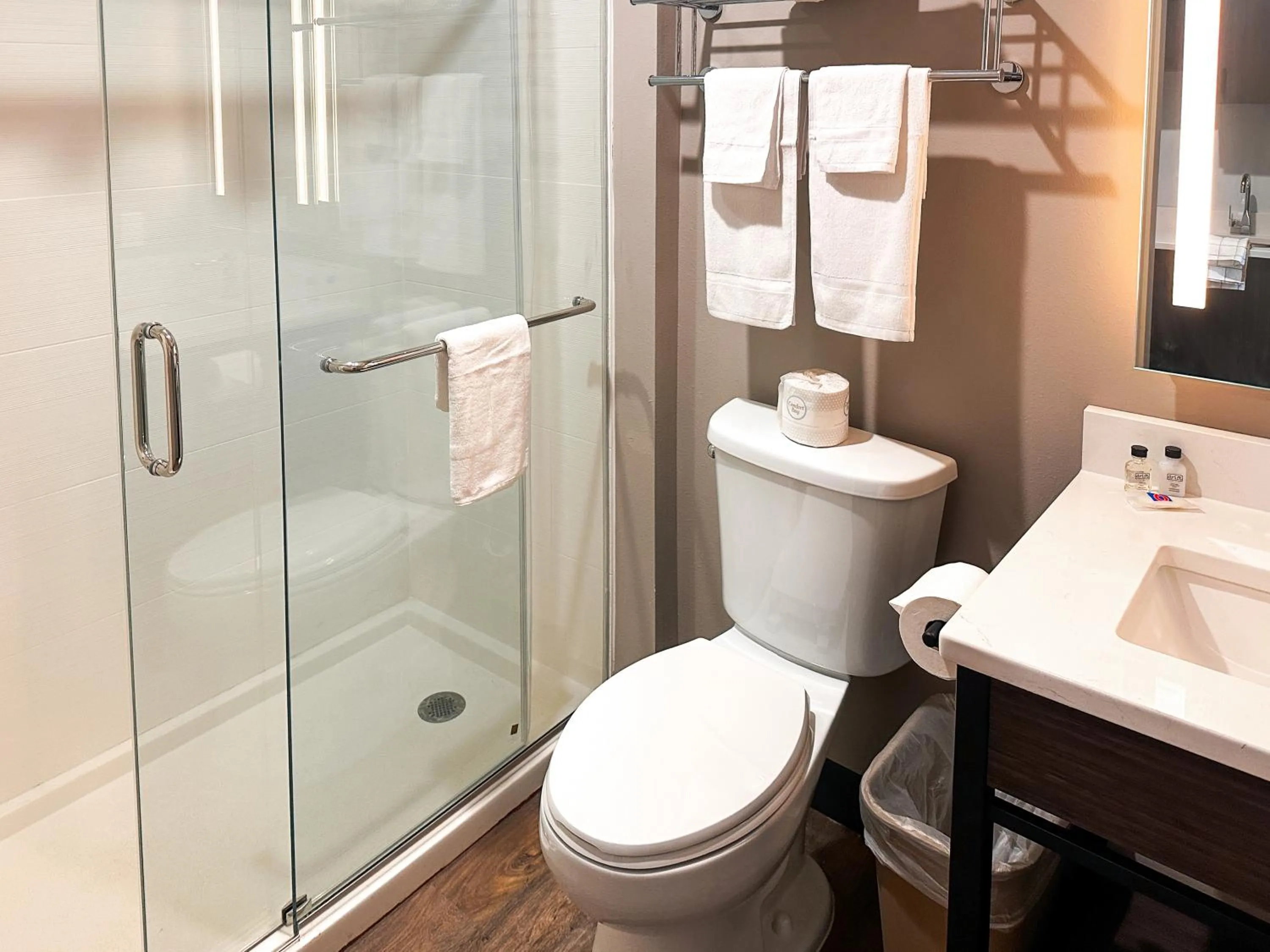 Bathroom in Studio 6 Richmond Airport