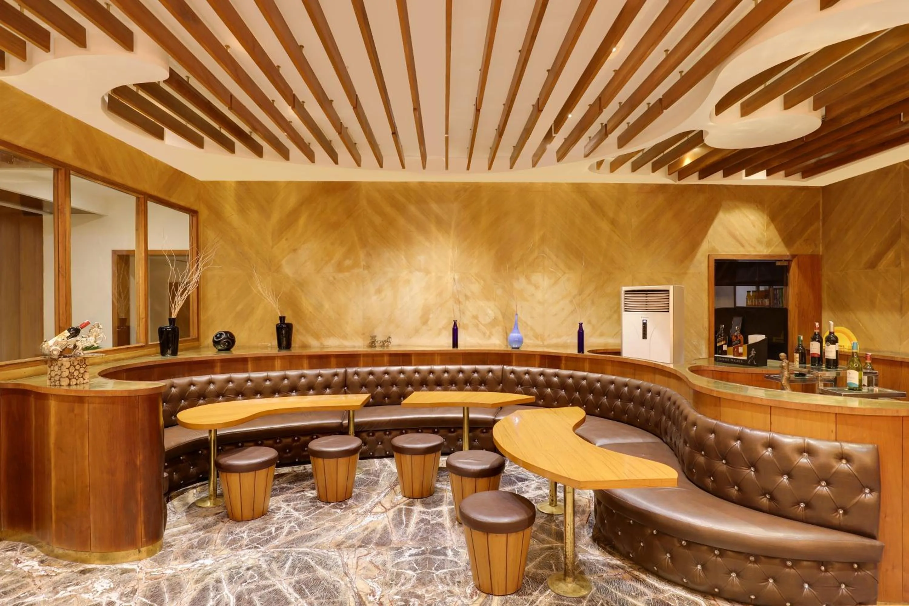 Lounge or bar in Saura Hotel, Agra - A Club Mahindra Associate