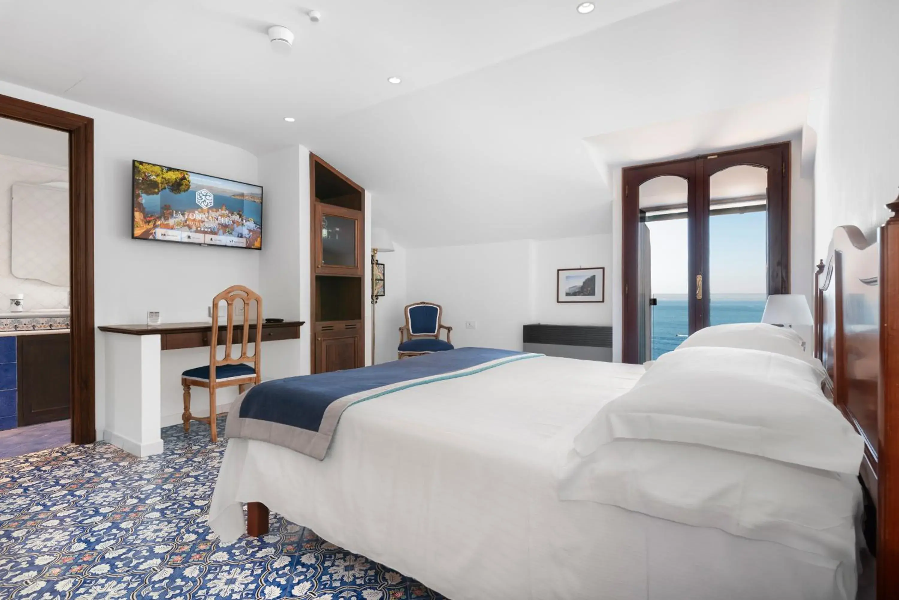 Bed in Hotel La Tonnarella Bed in Hotel La Tonnarella