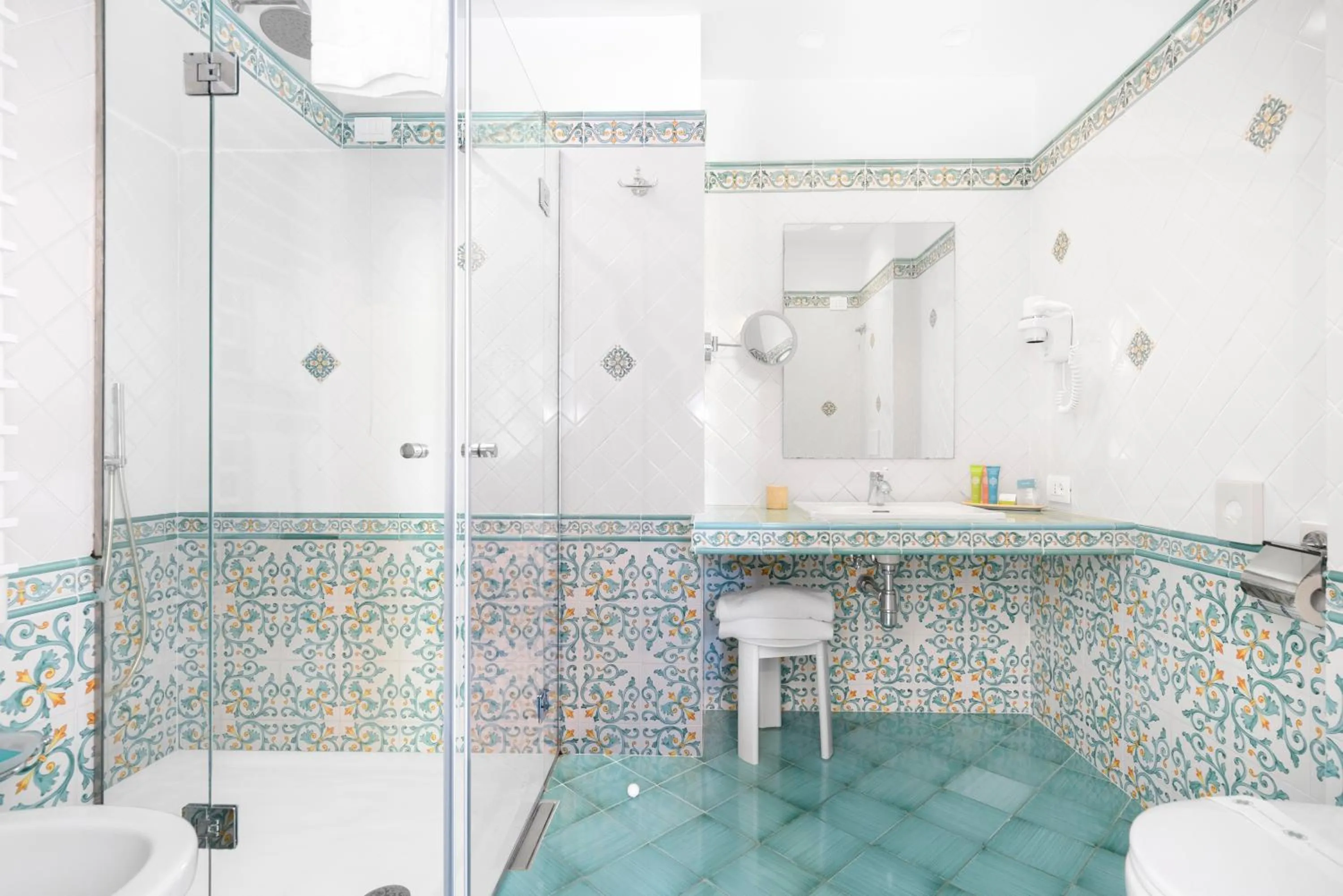 Shower in Hotel La Tonnarella