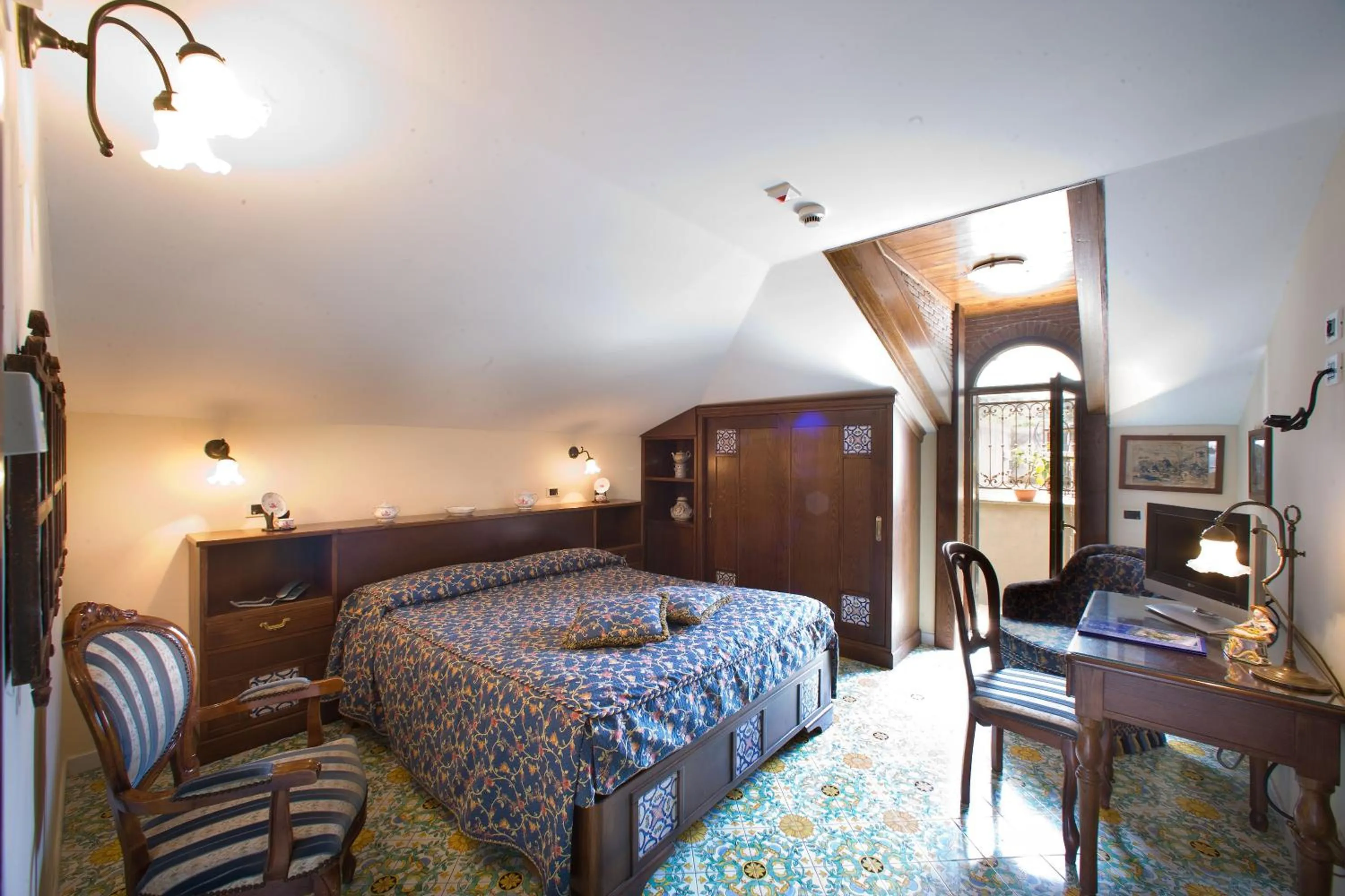 Bed in Hotel La Tonnarella