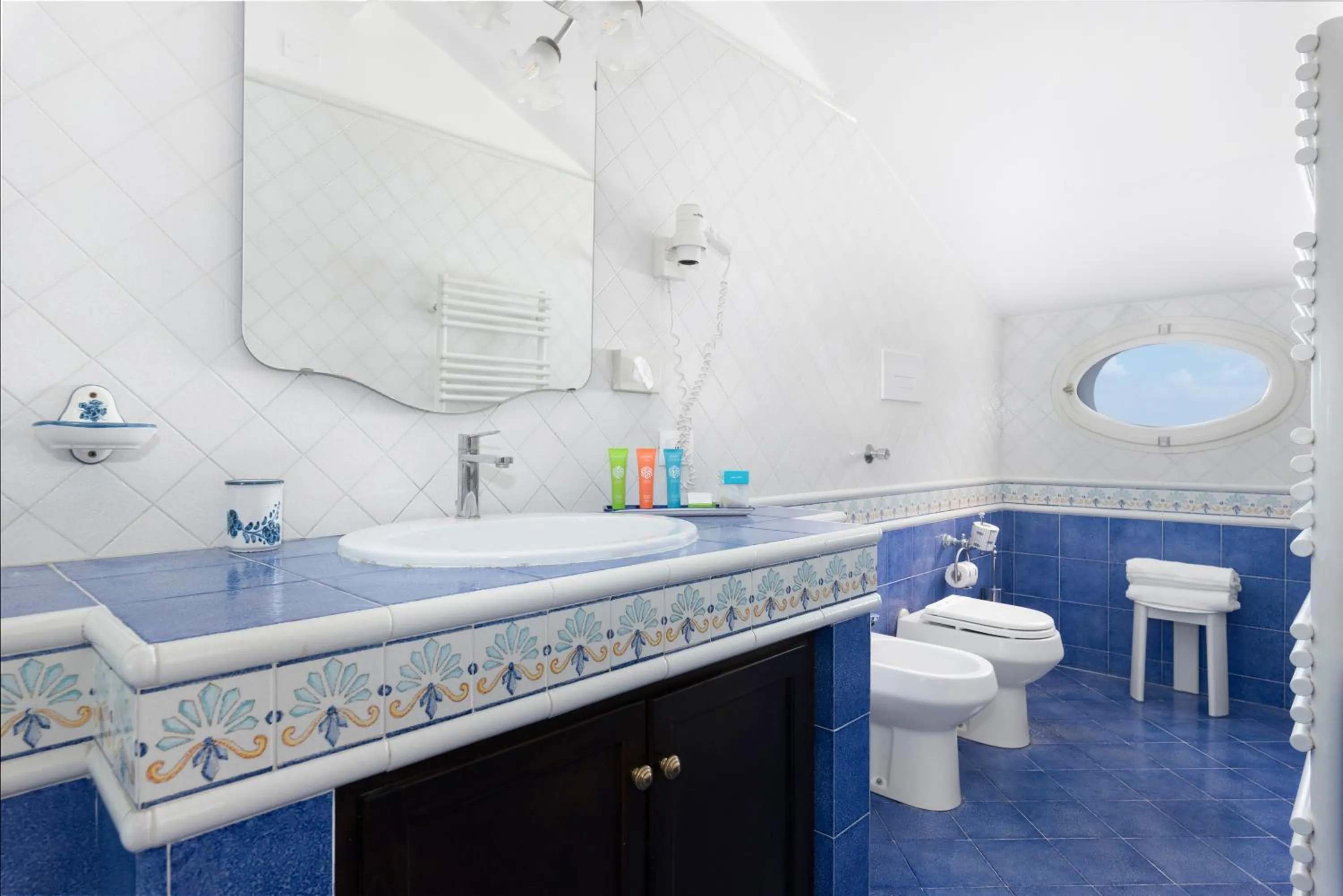 Bathroom in Hotel La Tonnarella